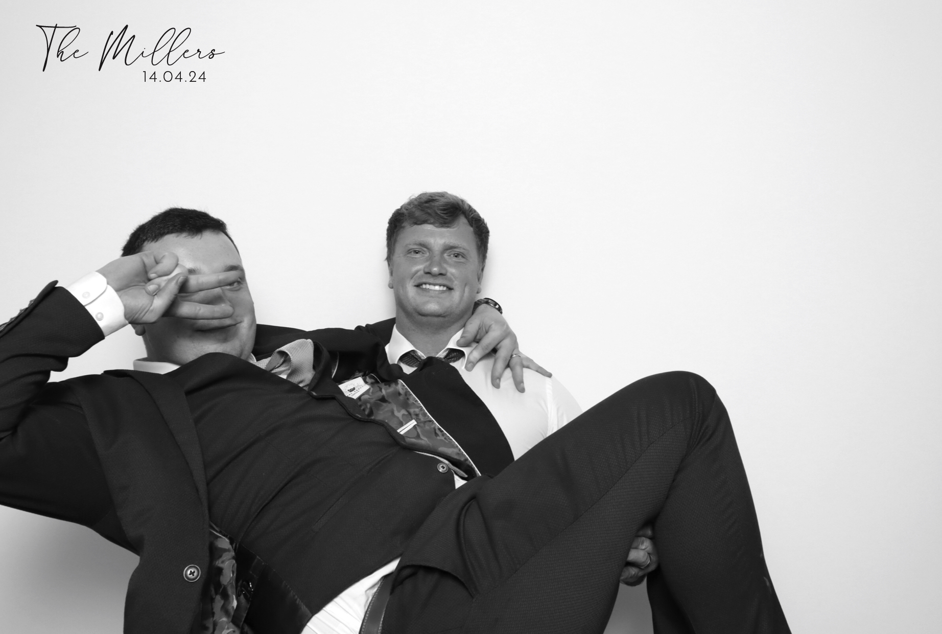 Sophie & Callum | View more photos from the event at images.mobile-photo-booth.com/u/MobilePhotoBoothUK/Sophie-Callum