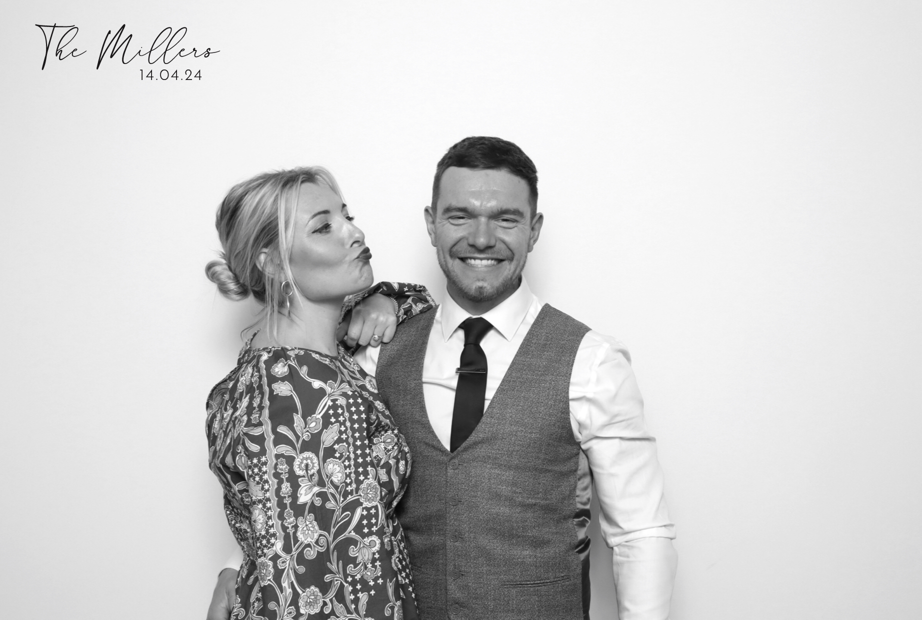 Sophie & Callum | View more photos from the event at images.mobile-photo-booth.com/u/MobilePhotoBoothUK/Sophie-Callum