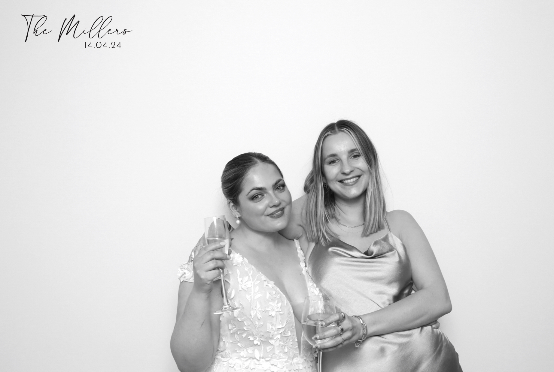 Sophie & Callum | View more photos from the event at images.mobile-photo-booth.com/u/MobilePhotoBoothUK/Sophie-Callum