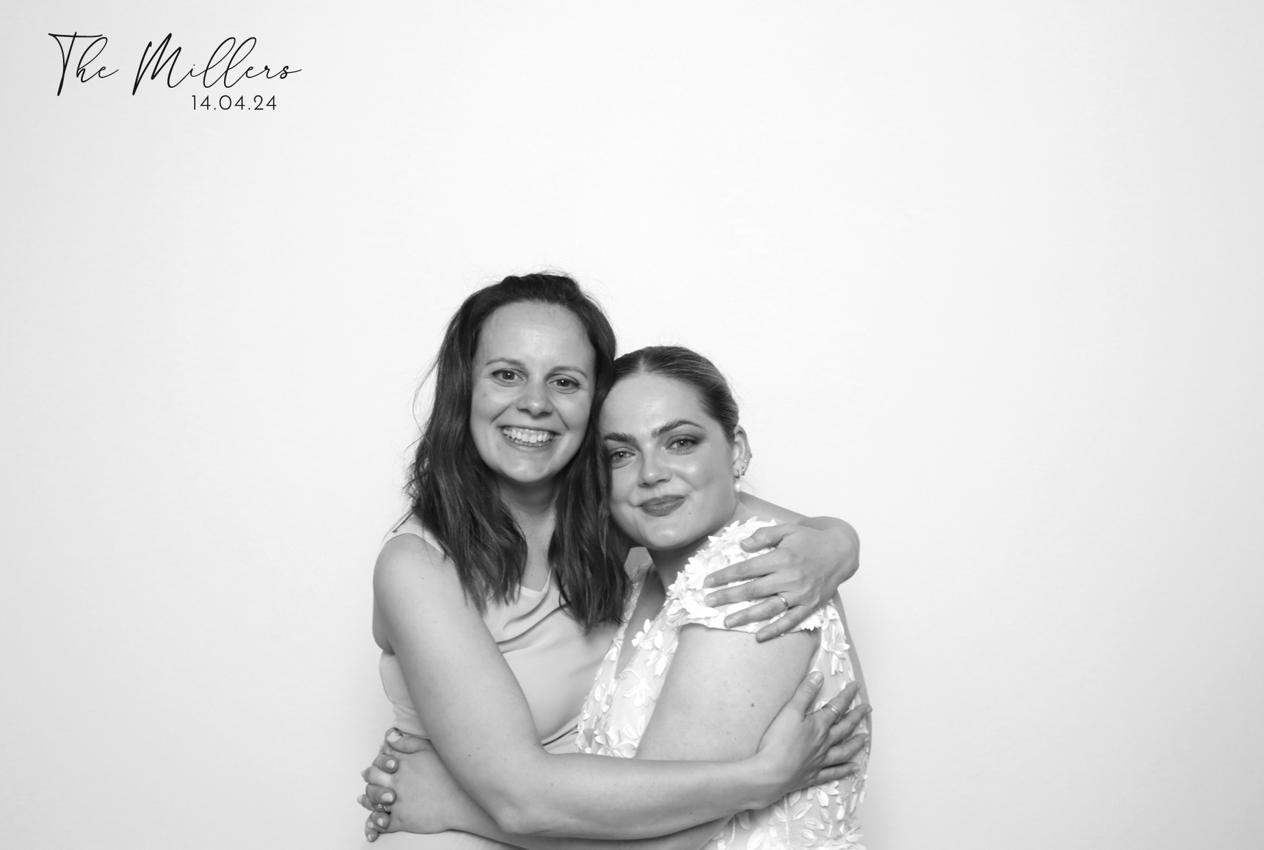 Sophie & Callum | View more photos from the event at images.mobile-photo-booth.com/u/MobilePhotoBoothUK/Sophie-Callum