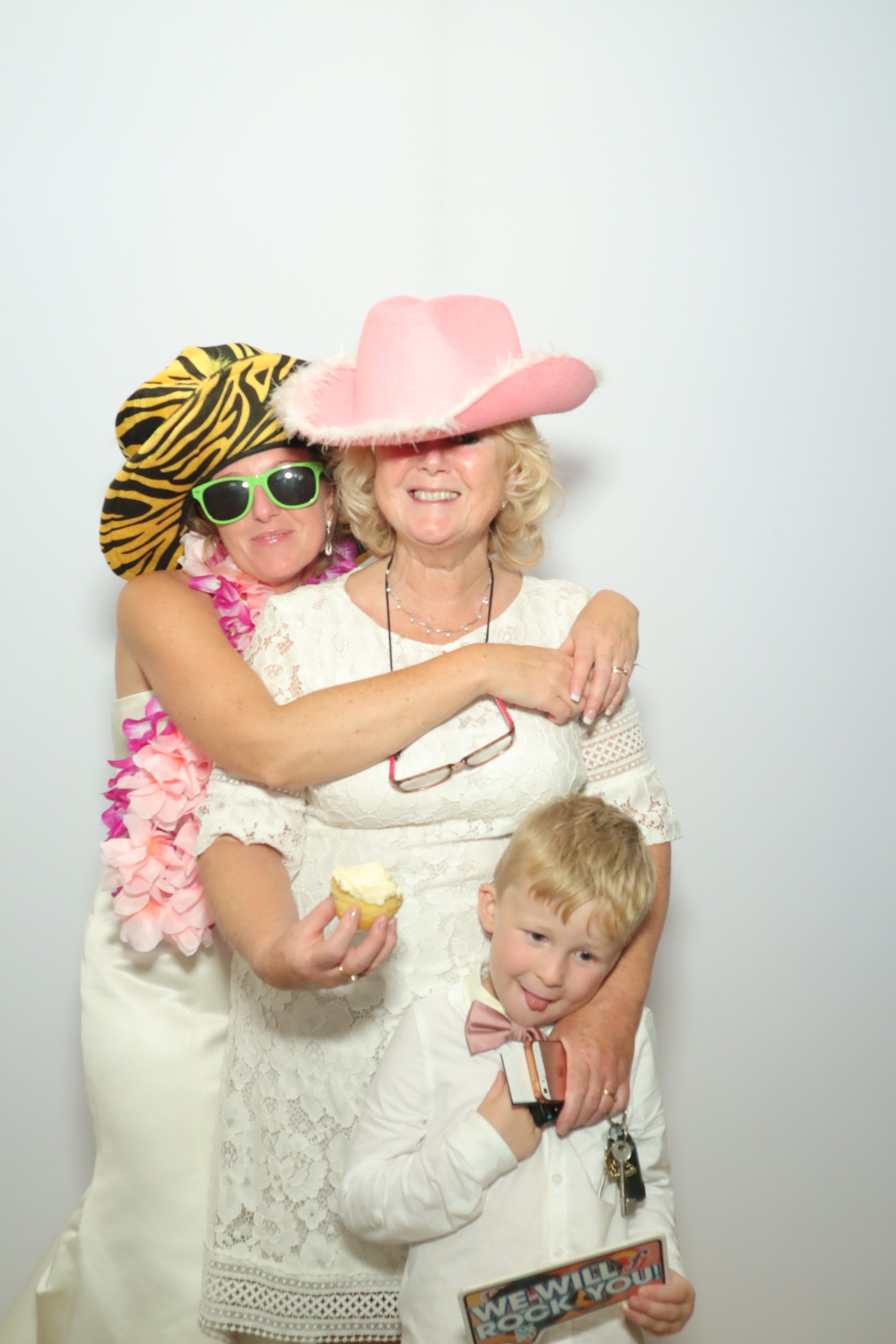Wedding | View more photos from the event at gallery.myphotoboothexperience.co.uk/u/MyPhotoBoothExperienceLtd/Wedding