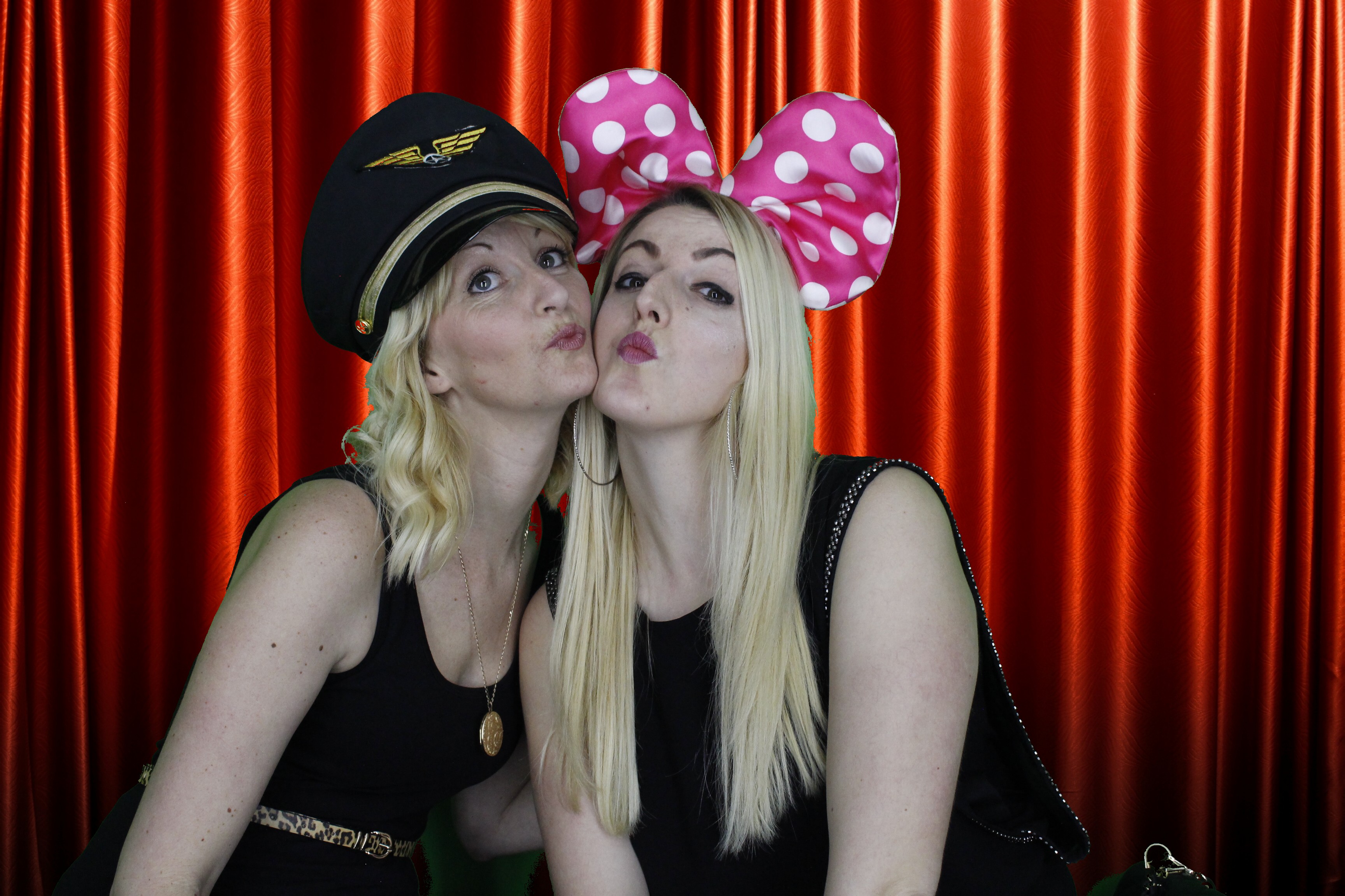 Lisa's Party | View more photos from the event at gallery.myphotoboothexperience.co.uk/u/MyPhotoBoothExperienceLtd/Lisas-Party