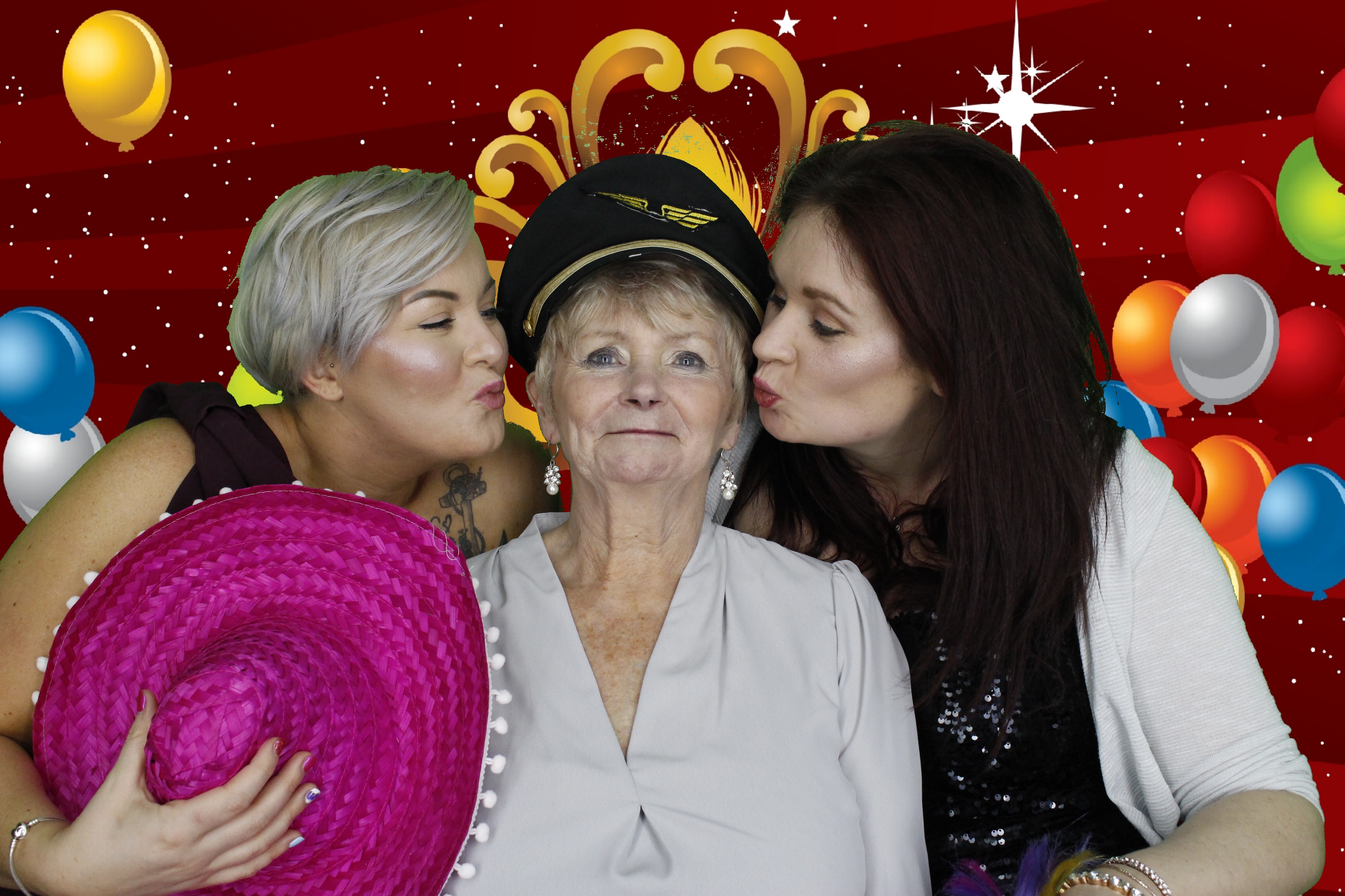 Lisa's Party | View more photos from the event at gallery.myphotoboothexperience.co.uk/u/MyPhotoBoothExperienceLtd/Lisas-Party