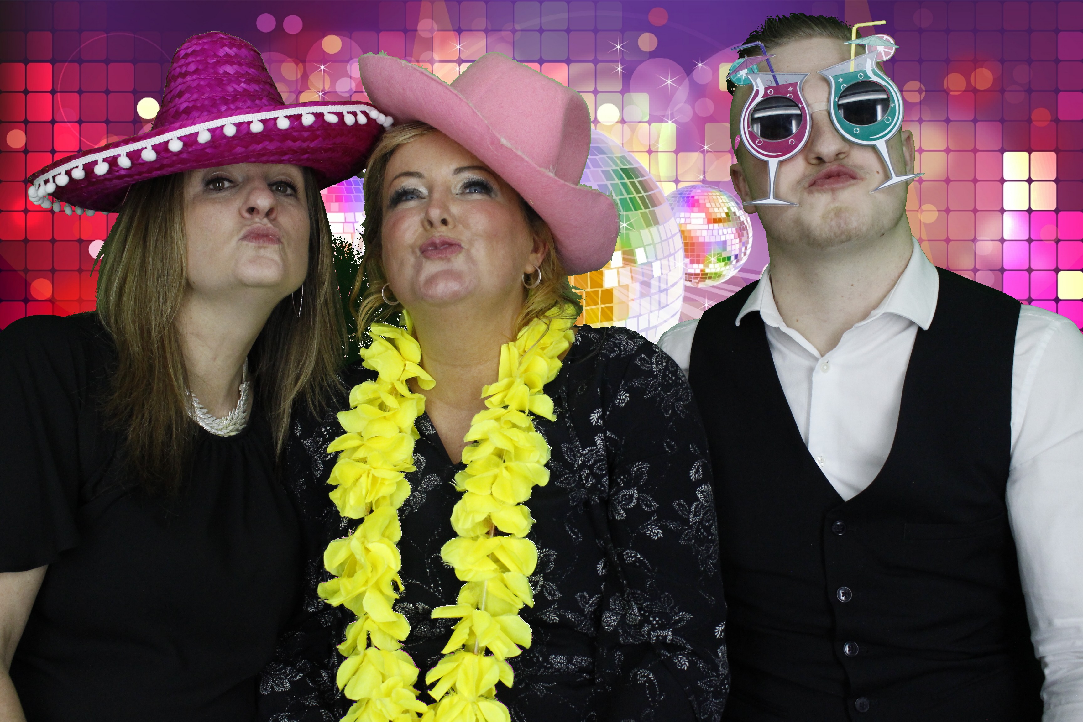 Lisa's Party | View more photos from the event at gallery.myphotoboothexperience.co.uk/u/MyPhotoBoothExperienceLtd/Lisas-Party