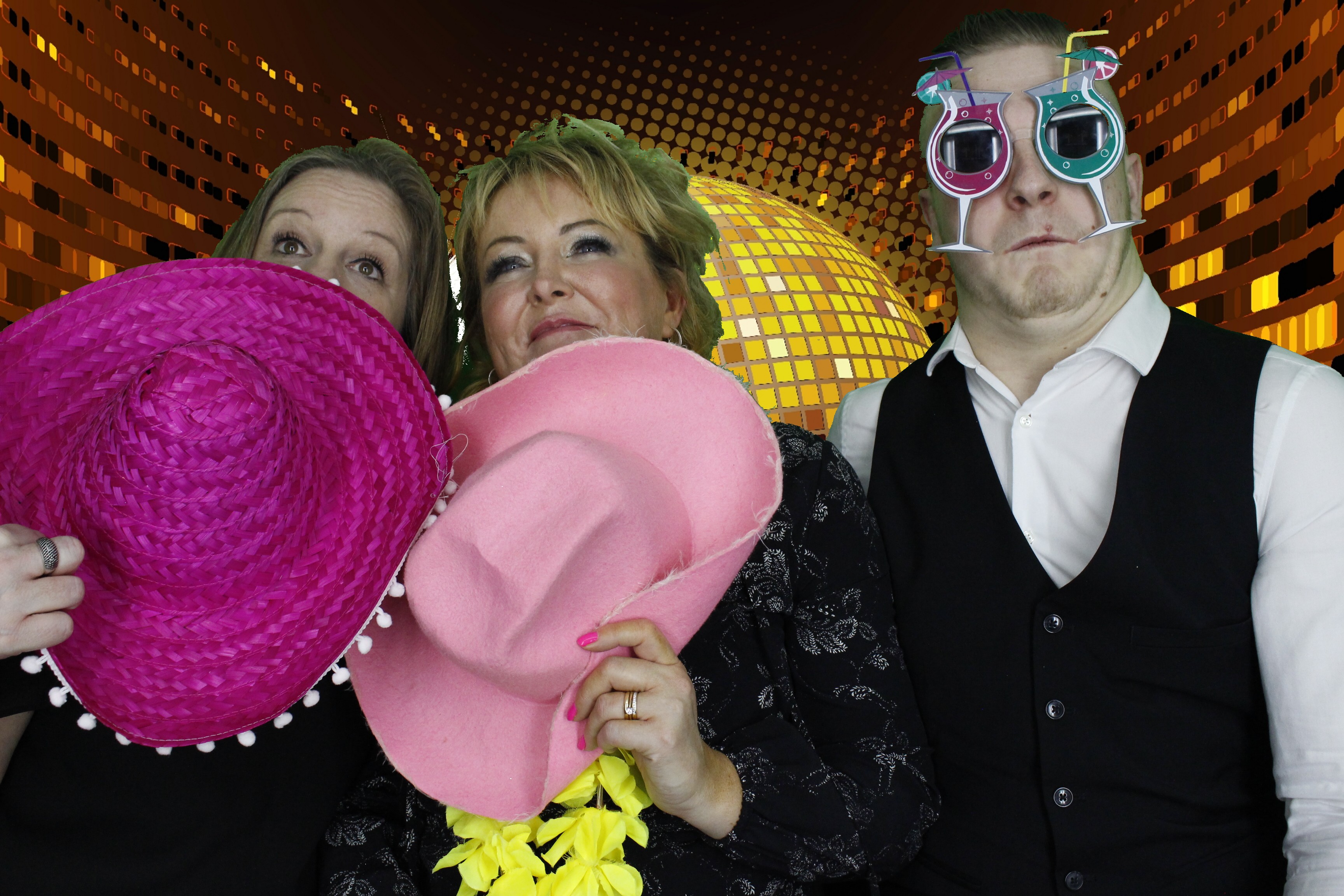 Lisa's Party | View more photos from the event at gallery.myphotoboothexperience.co.uk/u/MyPhotoBoothExperienceLtd/Lisas-Party