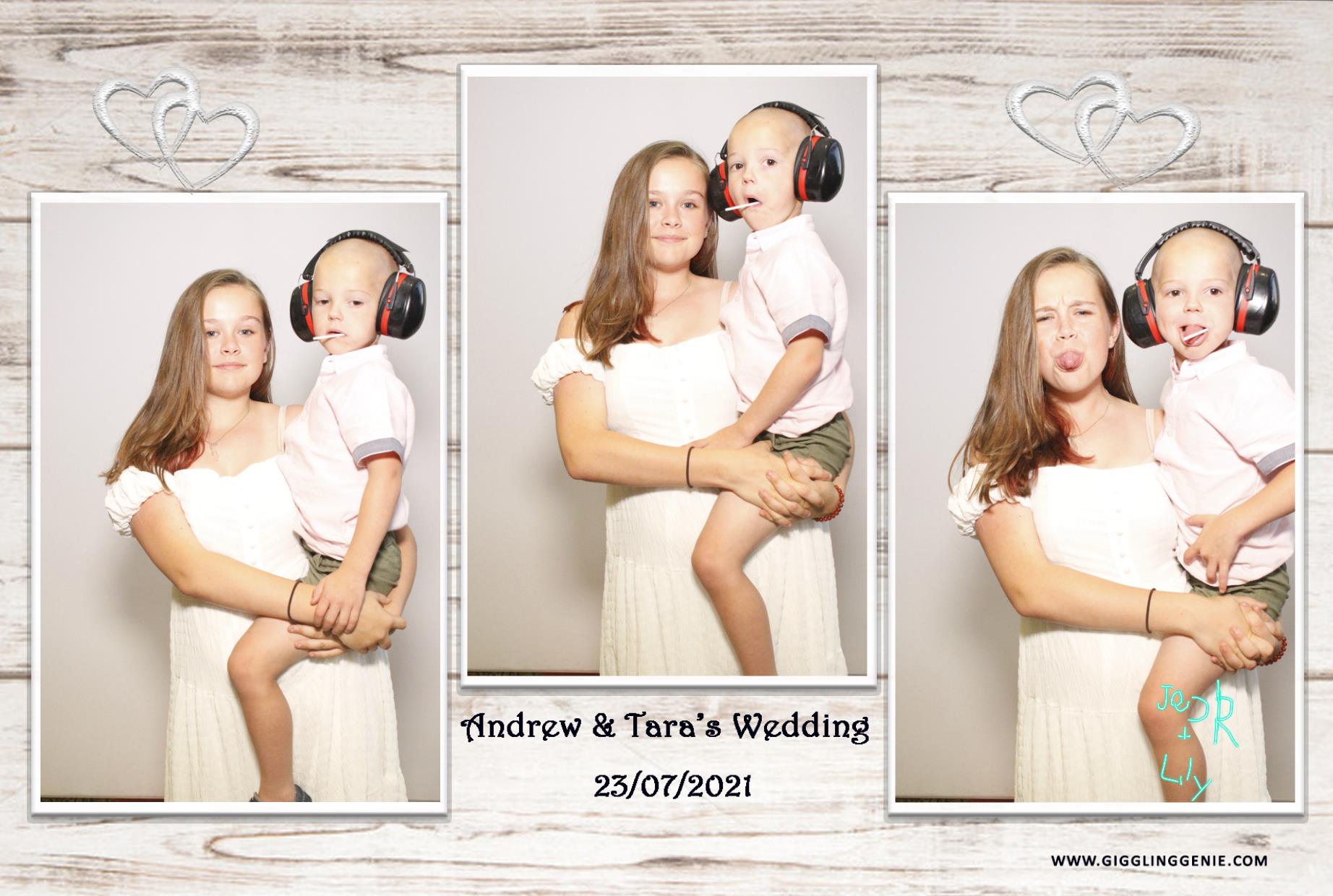 Andrew & Tara's Wedding | View more photos from the event at gallery.myphotoboothexperience.co.uk/u/MyPhotoBoothExperienceLtd/Andrew-Taras-Wedding