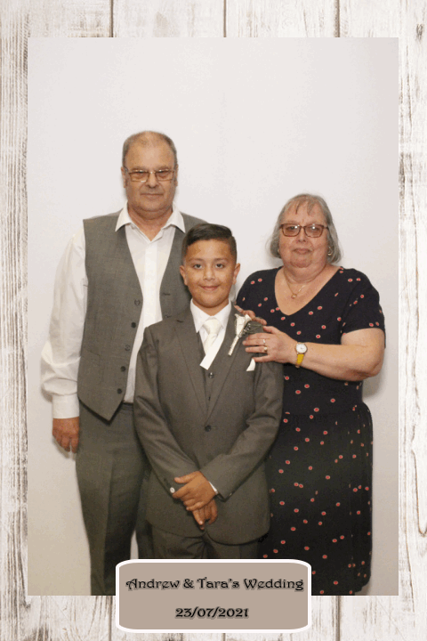 Andrew & Tara's Wedding | View more photos from the event at gallery.myphotoboothexperience.co.uk/u/MyPhotoBoothExperienceLtd/Andrew-Taras-Wedding