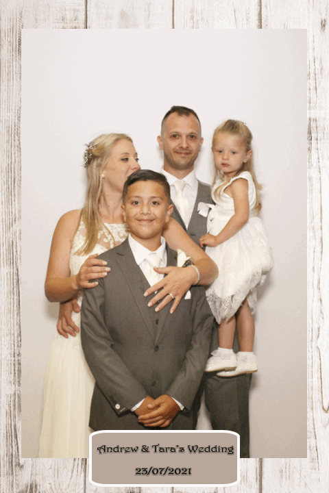 Andrew & Tara's Wedding | View more photos from the event at gallery.myphotoboothexperience.co.uk/u/MyPhotoBoothExperienceLtd/Andrew-Taras-Wedding
