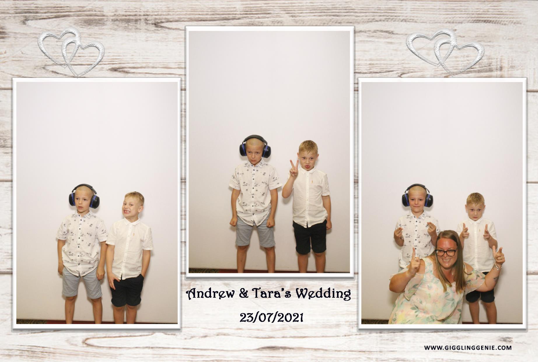 Andrew & Tara's Wedding | View more photos from the event at gallery.myphotoboothexperience.co.uk/u/MyPhotoBoothExperienceLtd/Andrew-Taras-Wedding