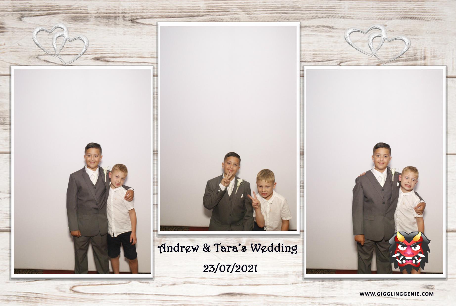 Andrew & Tara's Wedding | View more photos from the event at gallery.myphotoboothexperience.co.uk/u/MyPhotoBoothExperienceLtd/Andrew-Taras-Wedding
