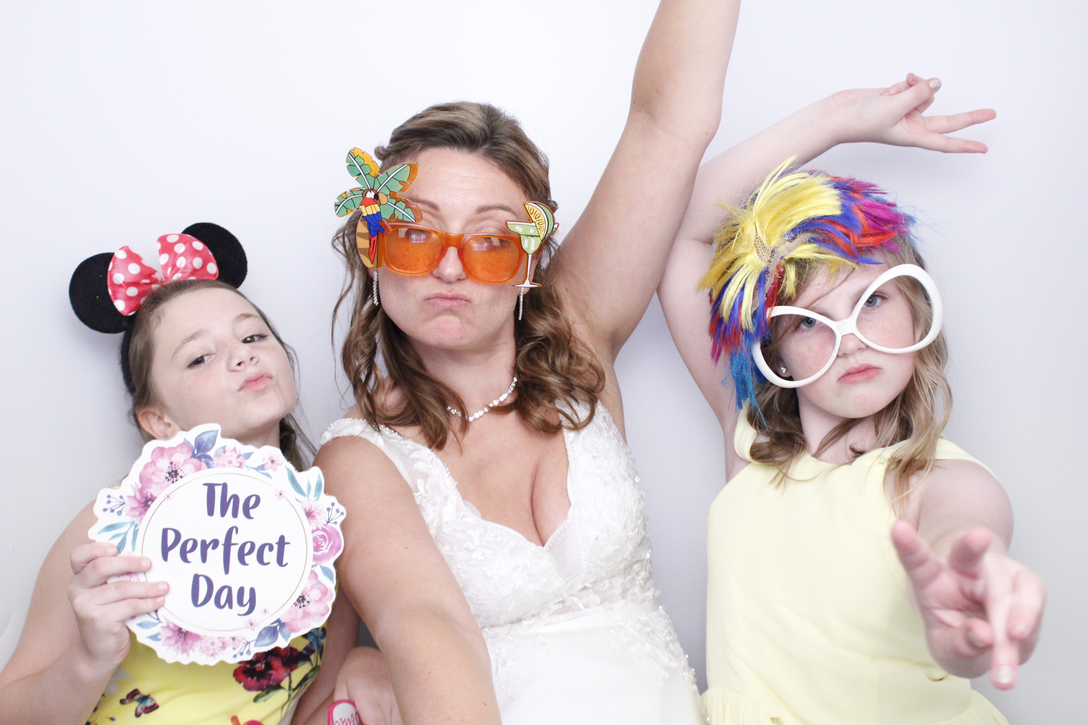 Antony and Kelly Wedding  | View more photos from the event at gallery.myphotoboothexperience.co.uk/u/MyPhotoBoothExperienceLtd/Antony-and-Kelly-Wedding