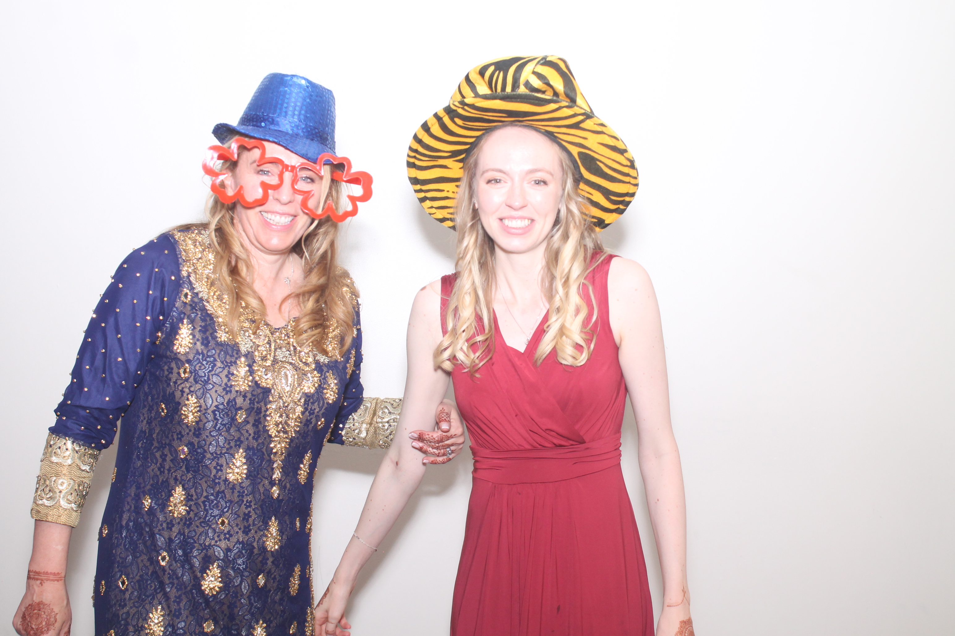 Diva and Alex's Wedding | View more photos from the event at gallery.myphotoboothexperience.co.uk/u/MyPhotoBoothExperienceLtd/Diva-and-Alexs-Wedding