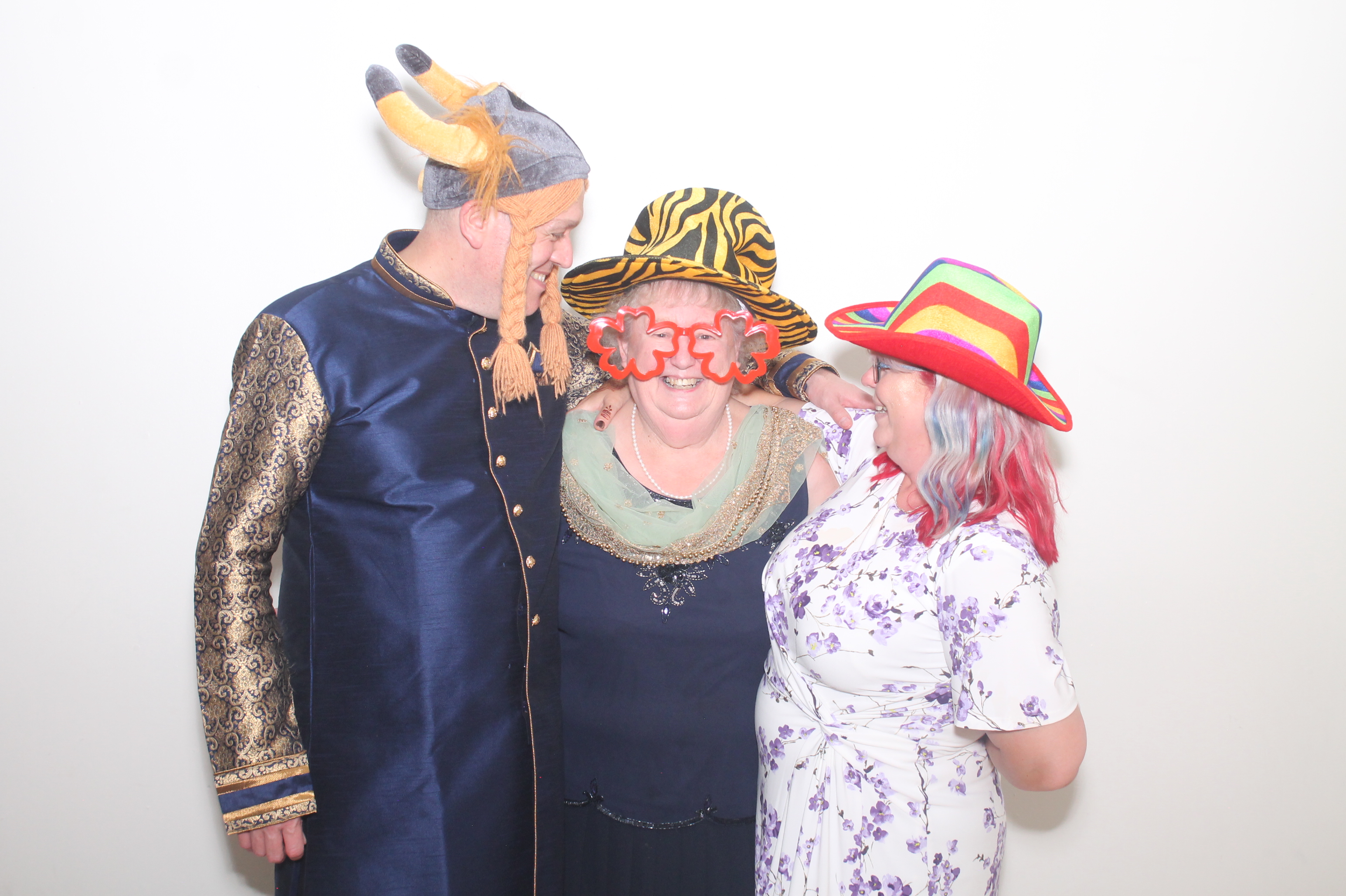 Diva and Alex's Wedding | View more photos from the event at gallery.myphotoboothexperience.co.uk/u/MyPhotoBoothExperienceLtd/Diva-and-Alexs-Wedding