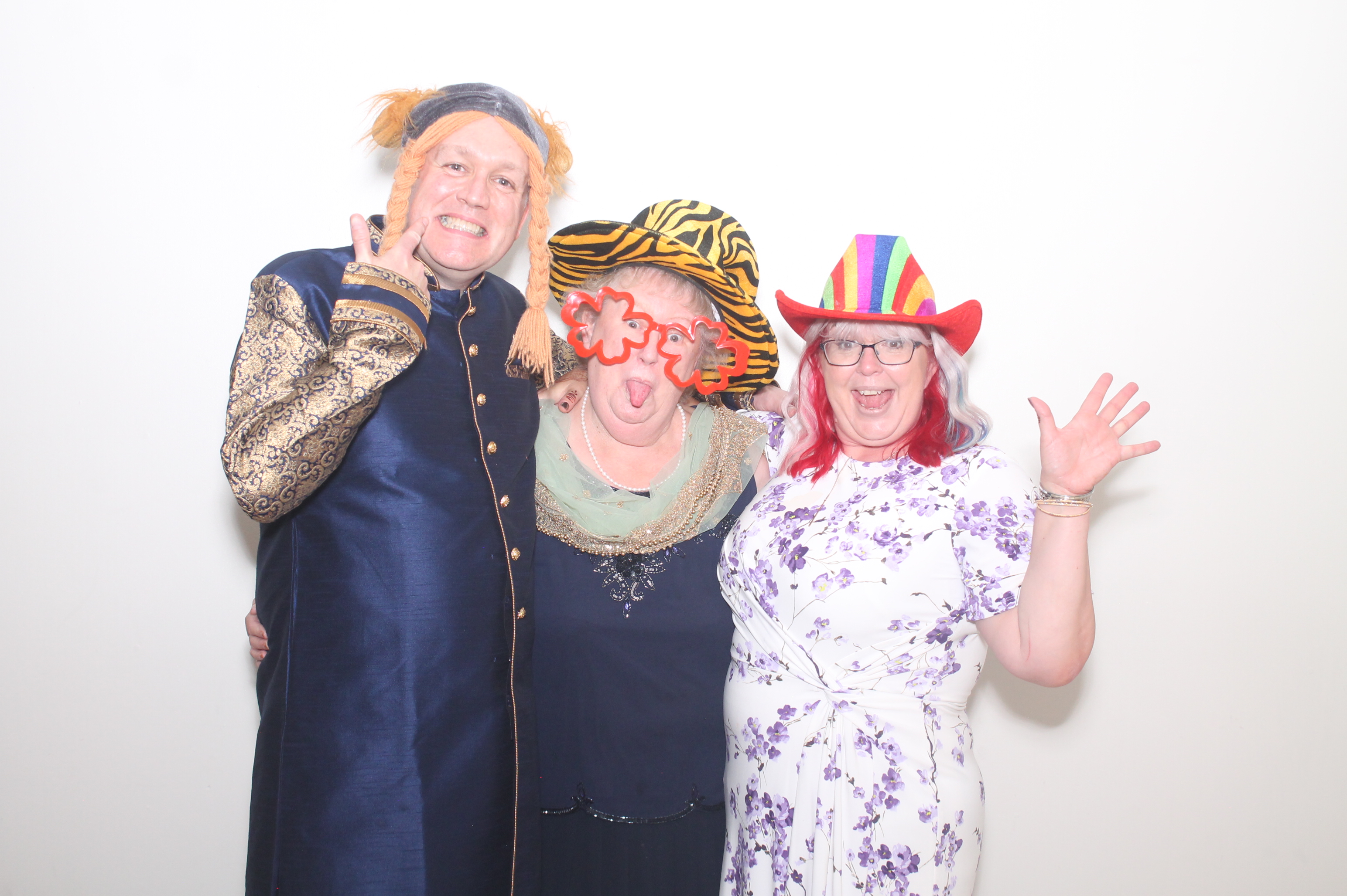 Diva and Alex's Wedding | View more photos from the event at gallery.myphotoboothexperience.co.uk/u/MyPhotoBoothExperienceLtd/Diva-and-Alexs-Wedding