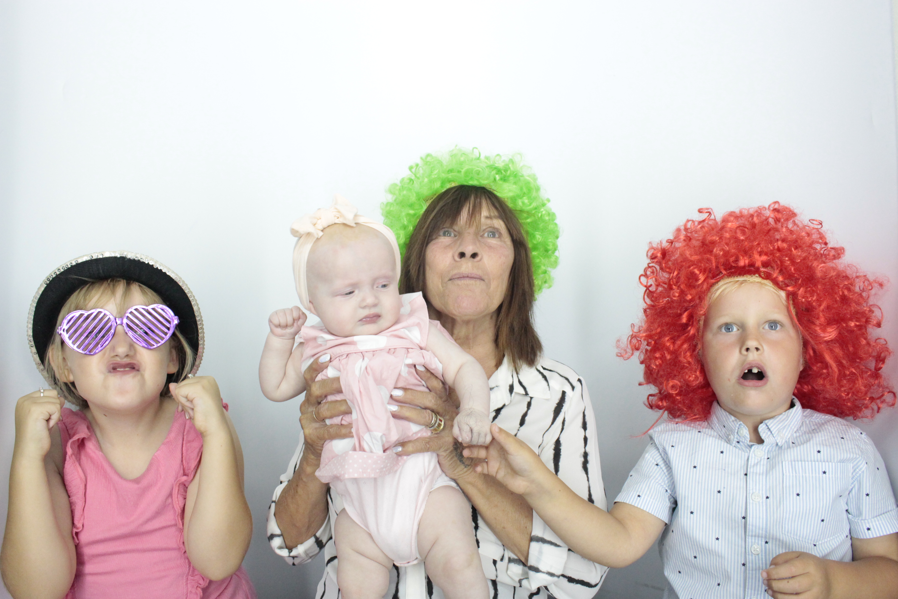 Elaine's Birthday Party | View more photos from the event at gallery.myphotoboothexperience.co.uk/u/MyPhotoBoothExperienceLtd/Elaines-Birthday-Party