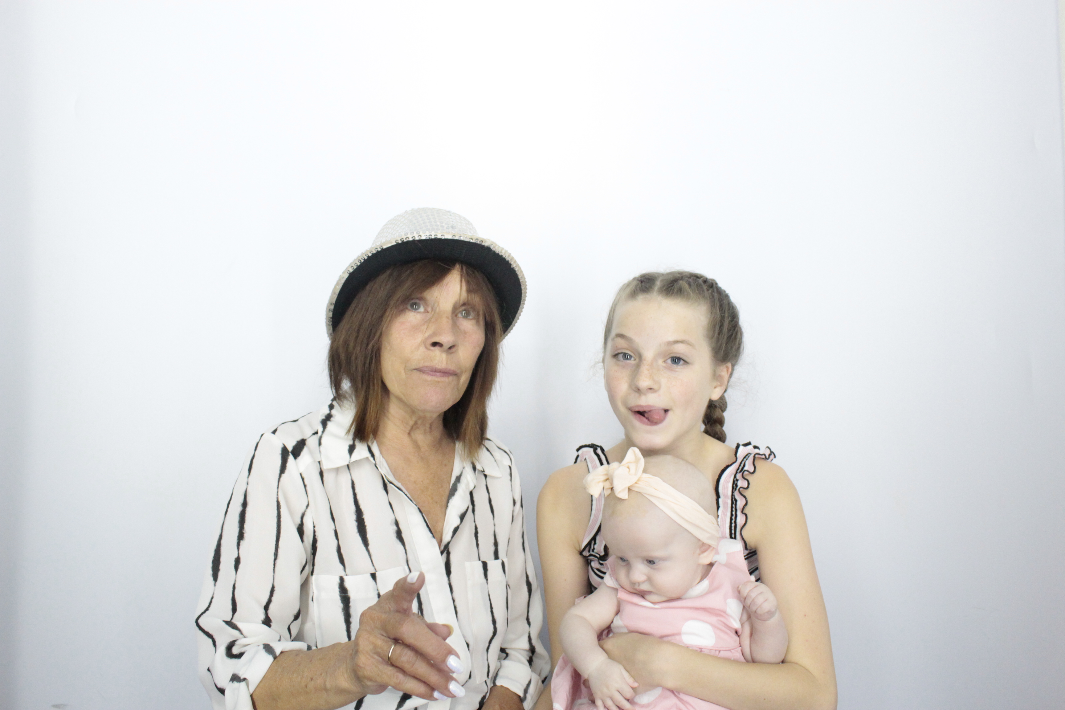 Elaine's Birthday Party | View more photos from the event at gallery.myphotoboothexperience.co.uk/u/MyPhotoBoothExperienceLtd/Elaines-Birthday-Party