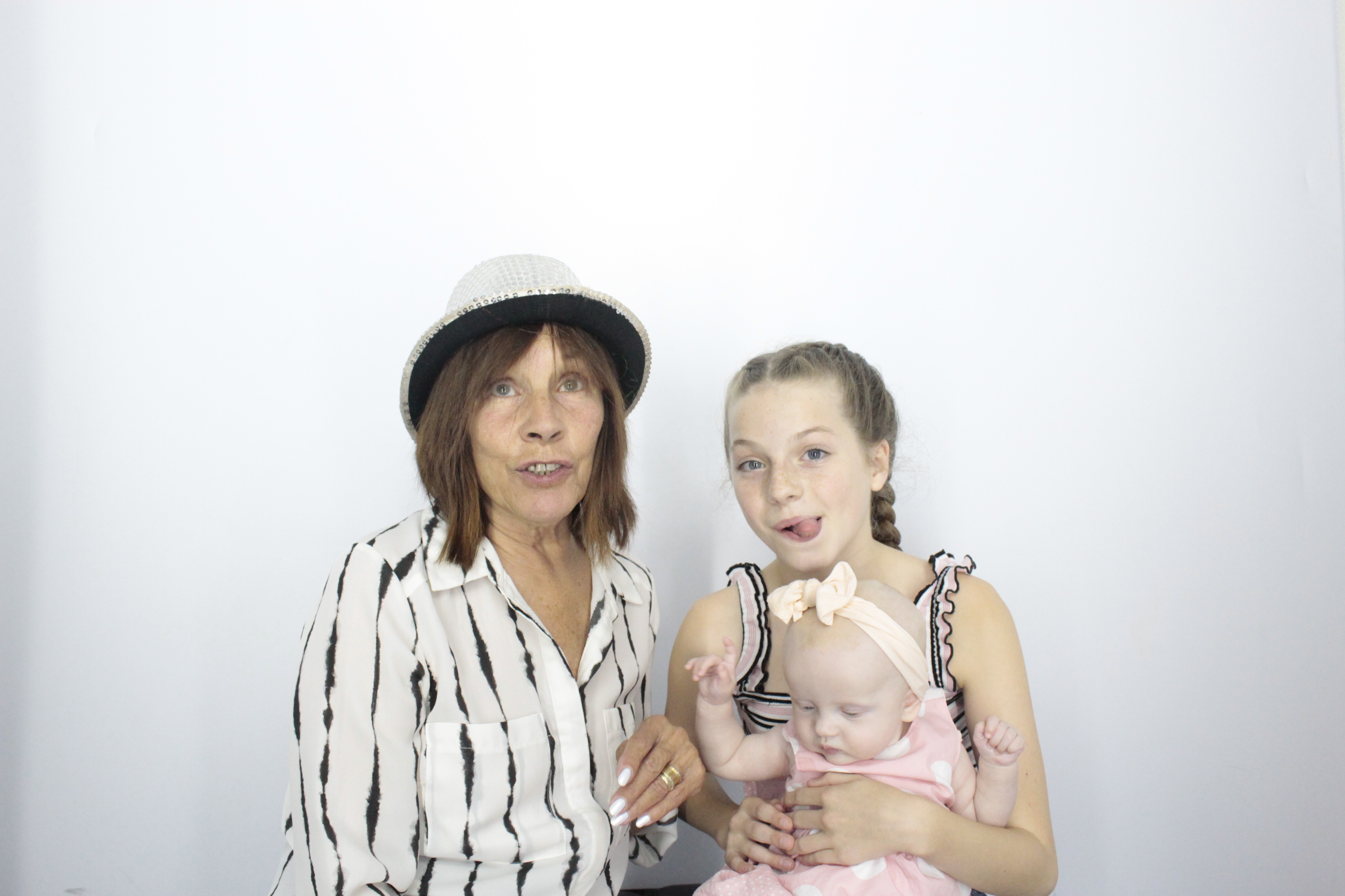 Elaine's Birthday Party | View more photos from the event at gallery.myphotoboothexperience.co.uk/u/MyPhotoBoothExperienceLtd/Elaines-Birthday-Party