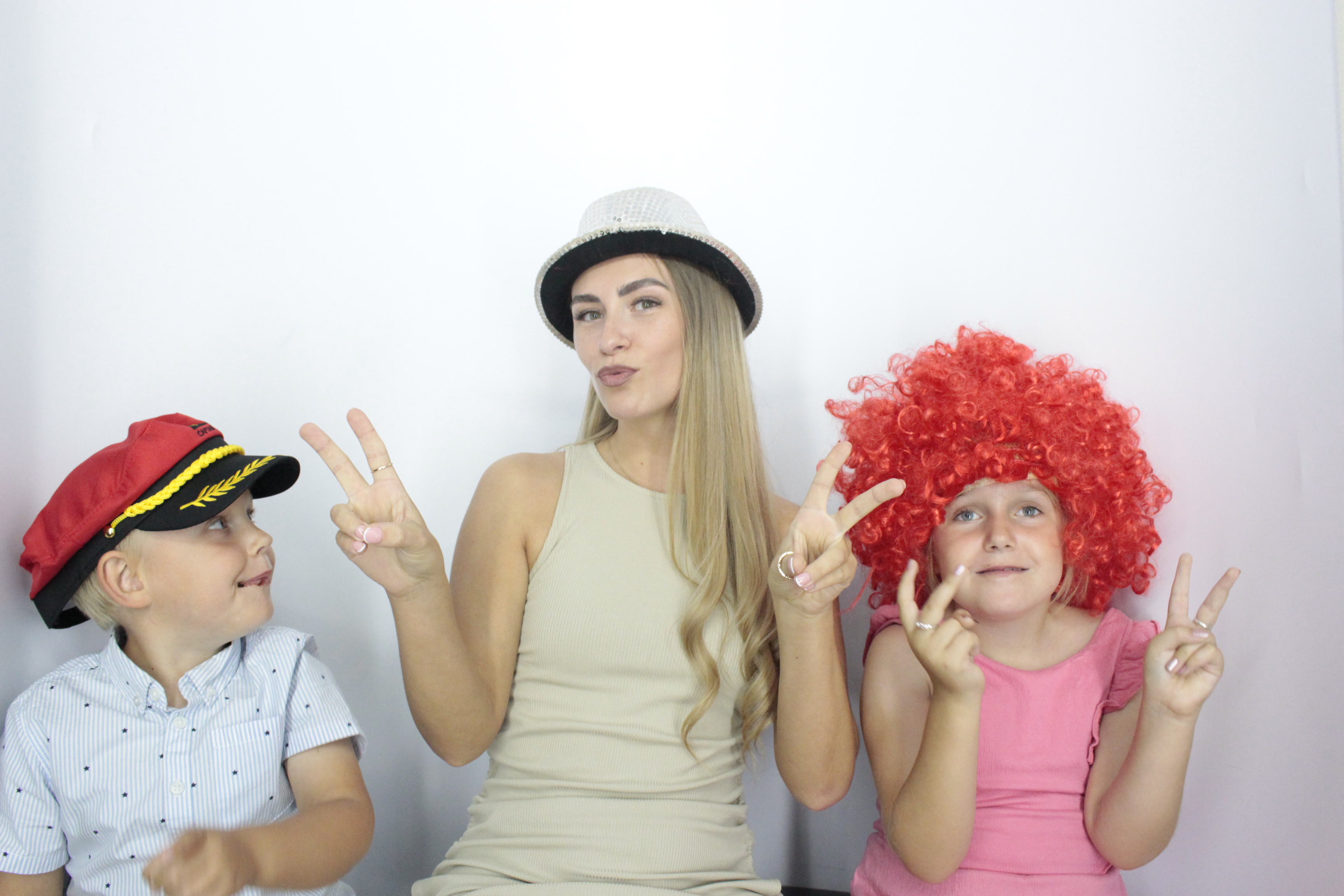 Elaine's Birthday Party | View more photos from the event at gallery.myphotoboothexperience.co.uk/u/MyPhotoBoothExperienceLtd/Elaines-Birthday-Party