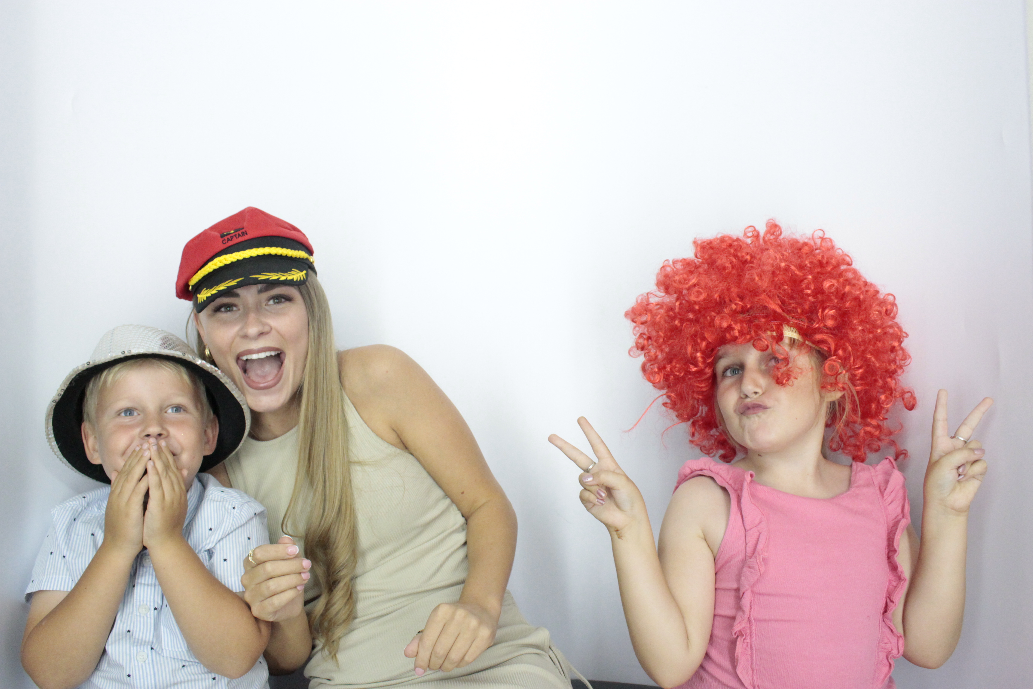 Elaine's Birthday Party | View more photos from the event at gallery.myphotoboothexperience.co.uk/u/MyPhotoBoothExperienceLtd/Elaines-Birthday-Party