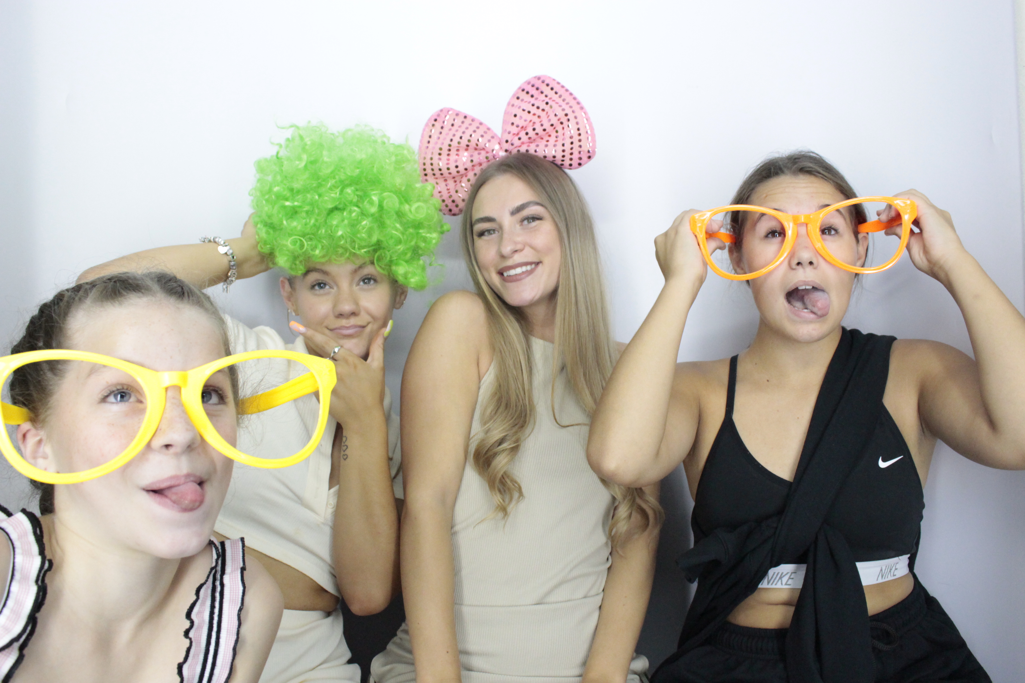 Elaine's Birthday Party | View more photos from the event at gallery.myphotoboothexperience.co.uk/u/MyPhotoBoothExperienceLtd/Elaines-Birthday-Party