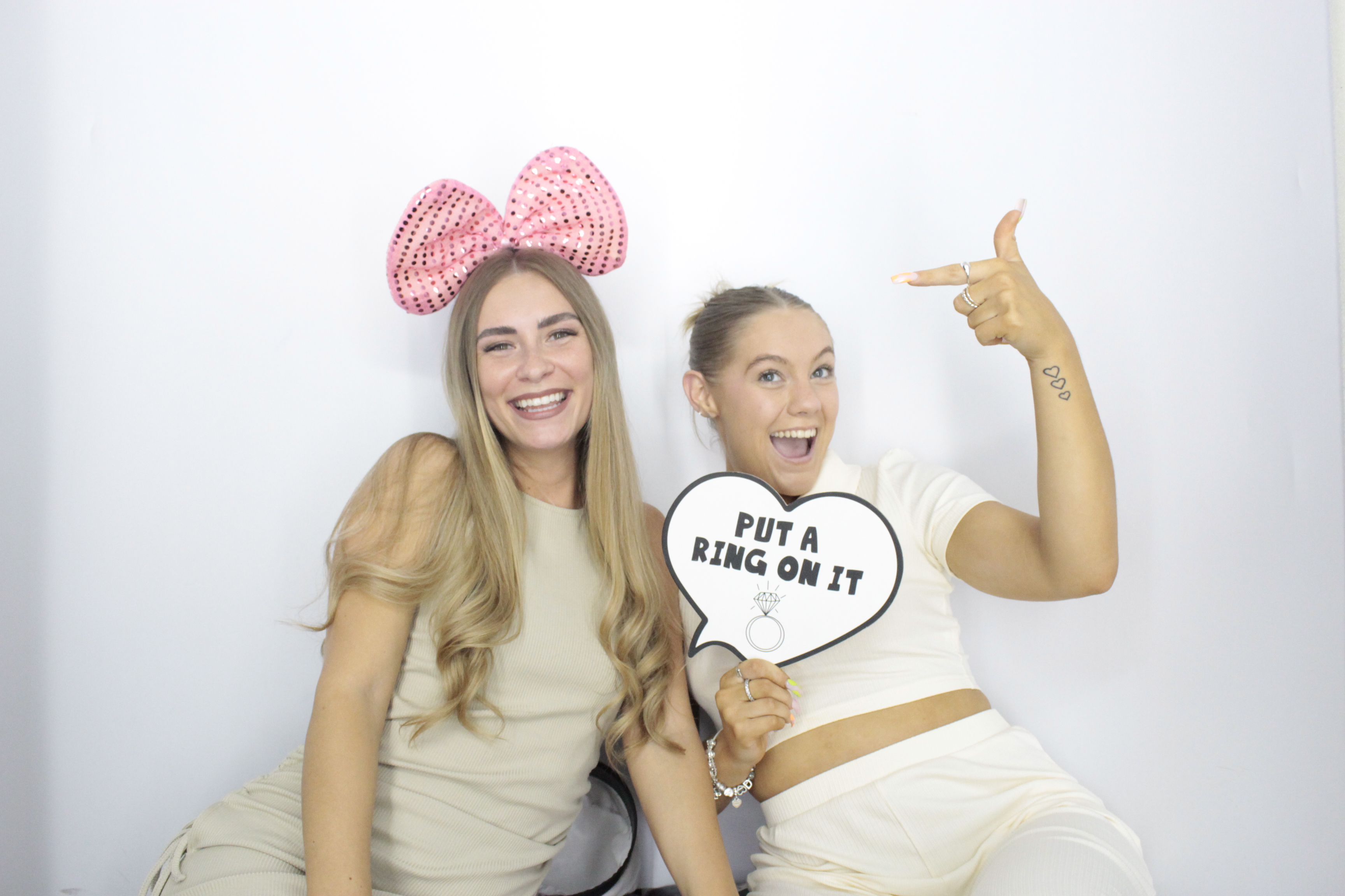 Elaine's Birthday Party | View more photos from the event at gallery.myphotoboothexperience.co.uk/u/MyPhotoBoothExperienceLtd/Elaines-Birthday-Party