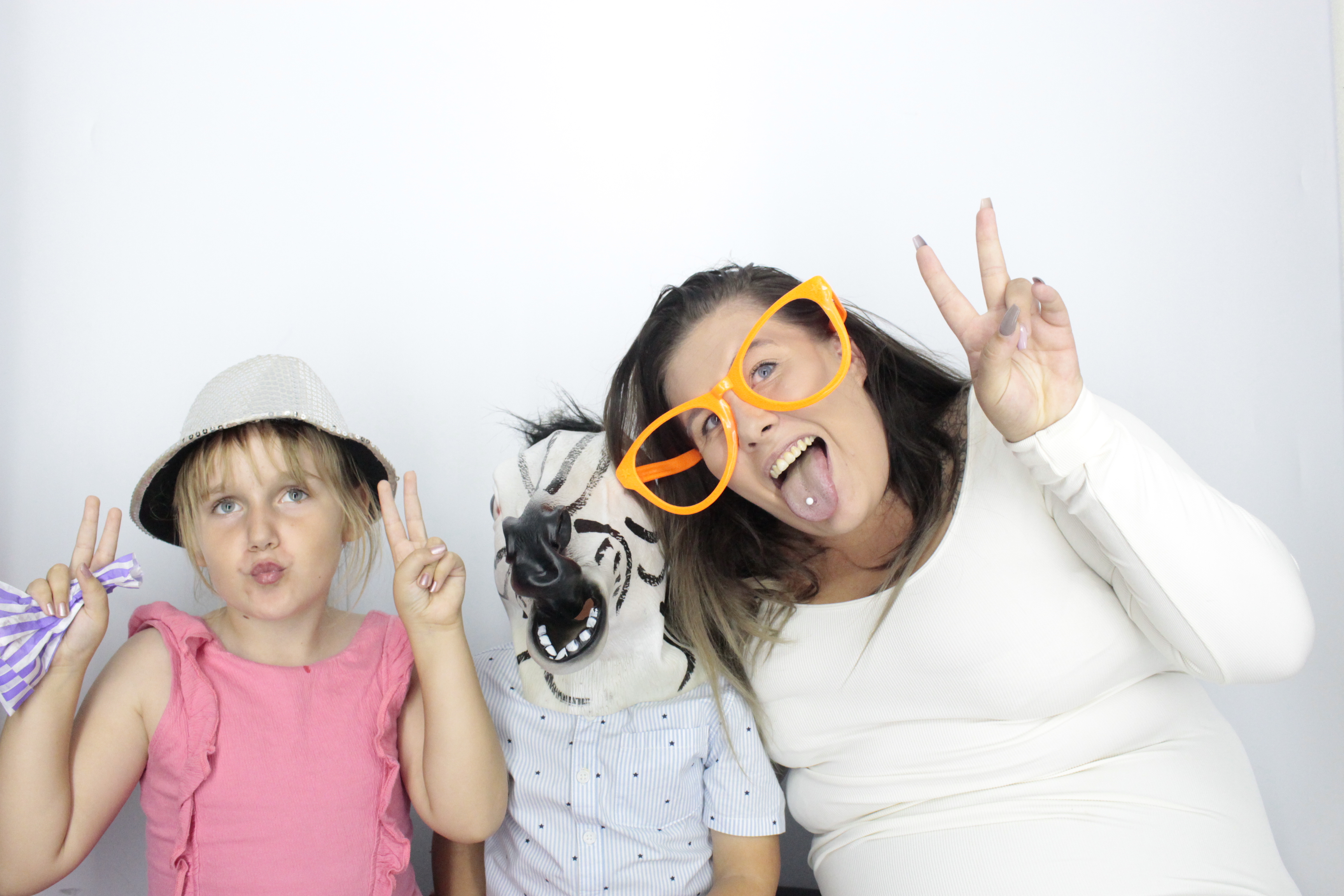 Elaine's Birthday Party | View more photos from the event at gallery.myphotoboothexperience.co.uk/u/MyPhotoBoothExperienceLtd/Elaines-Birthday-Party