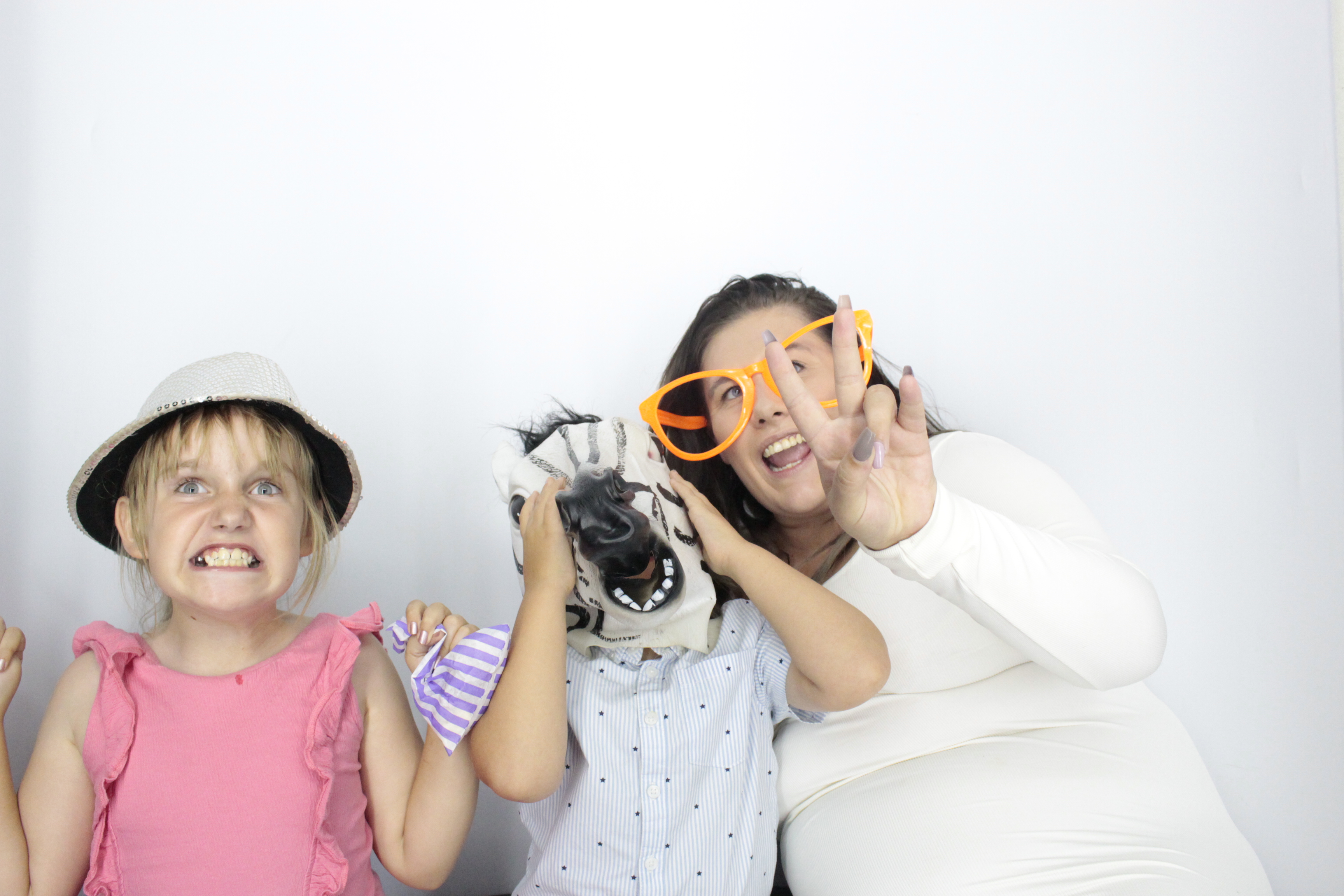 Elaine's Birthday Party | View more photos from the event at gallery.myphotoboothexperience.co.uk/u/MyPhotoBoothExperienceLtd/Elaines-Birthday-Party