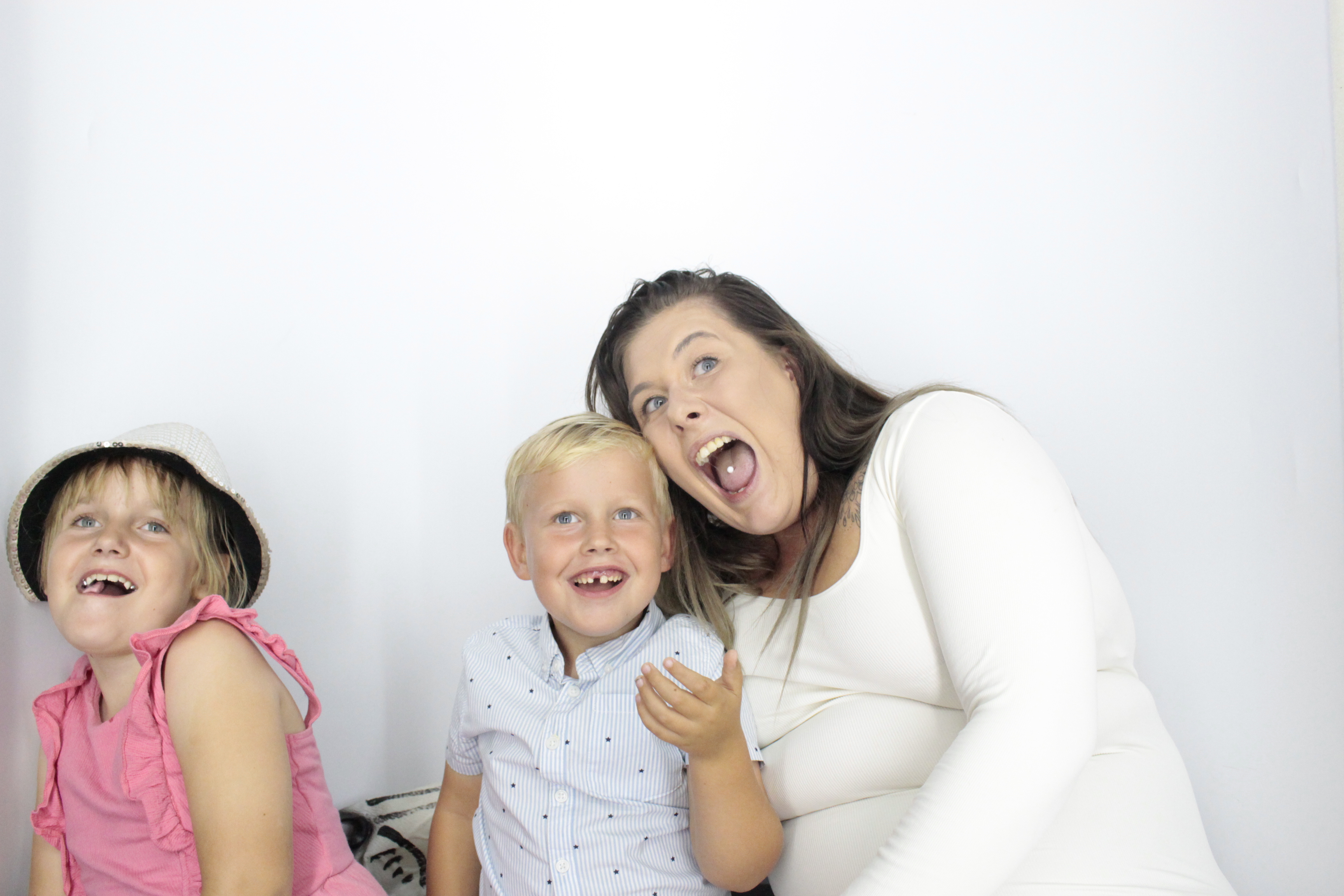 Elaine's Birthday Party | View more photos from the event at gallery.myphotoboothexperience.co.uk/u/MyPhotoBoothExperienceLtd/Elaines-Birthday-Party