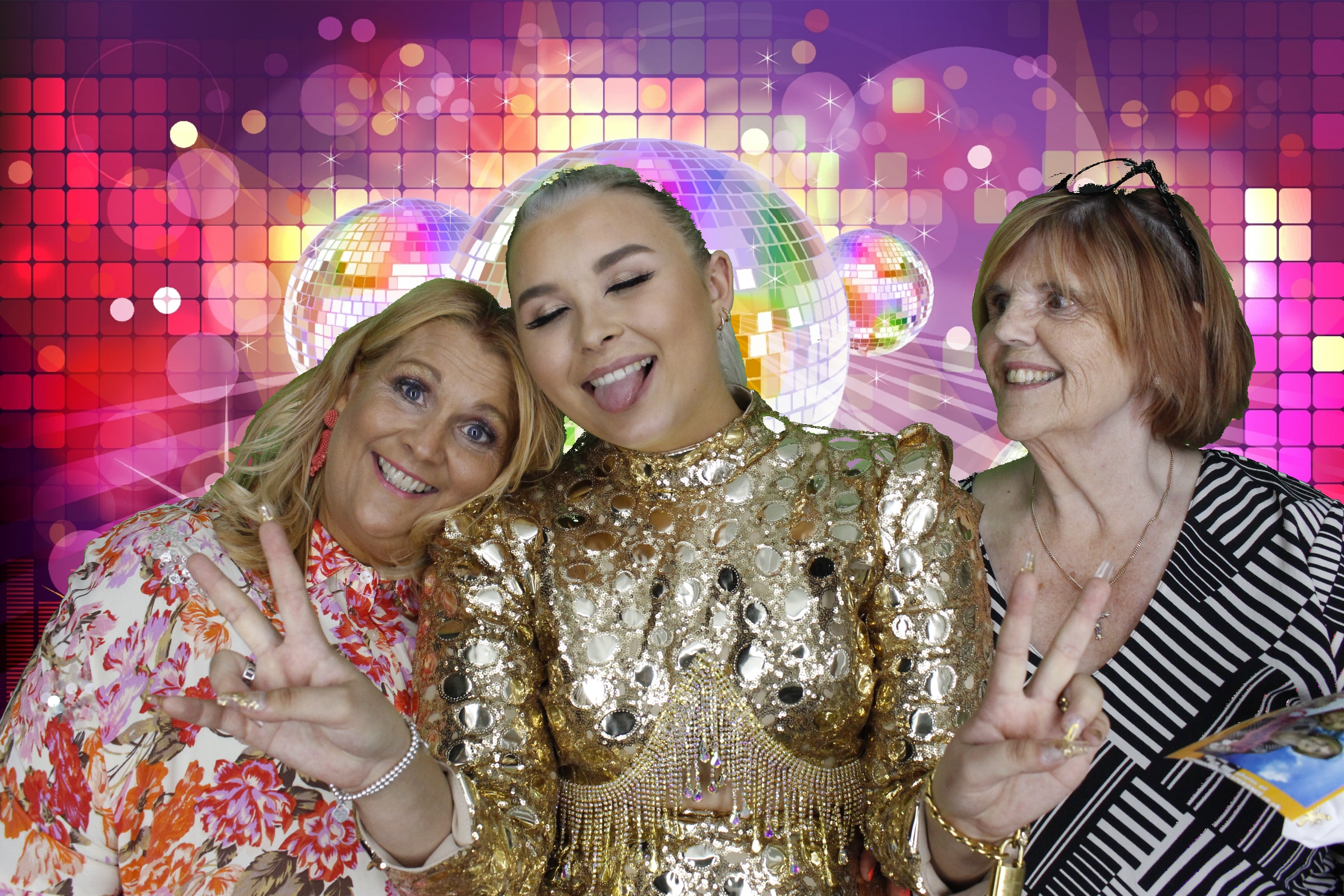 Evie's 21st Birthday  | View more photos from the event at gallery.myphotoboothexperience.co.uk/u/MyPhotoBoothExperienceLtd/Evies-21st-Birthday