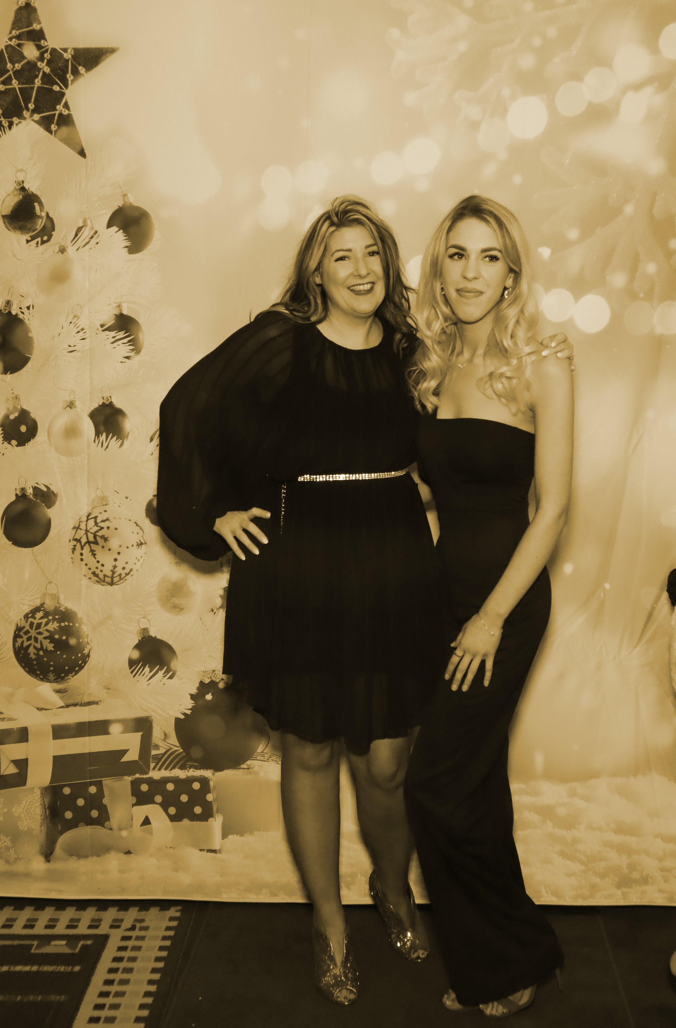 LashBase Christmas Party 2021 | View more photos from the event at gallery.myphotoboothexperience.co.uk/u/MyPhotoBoothExperienceLtd/LashBase-Christmas-Party-2021