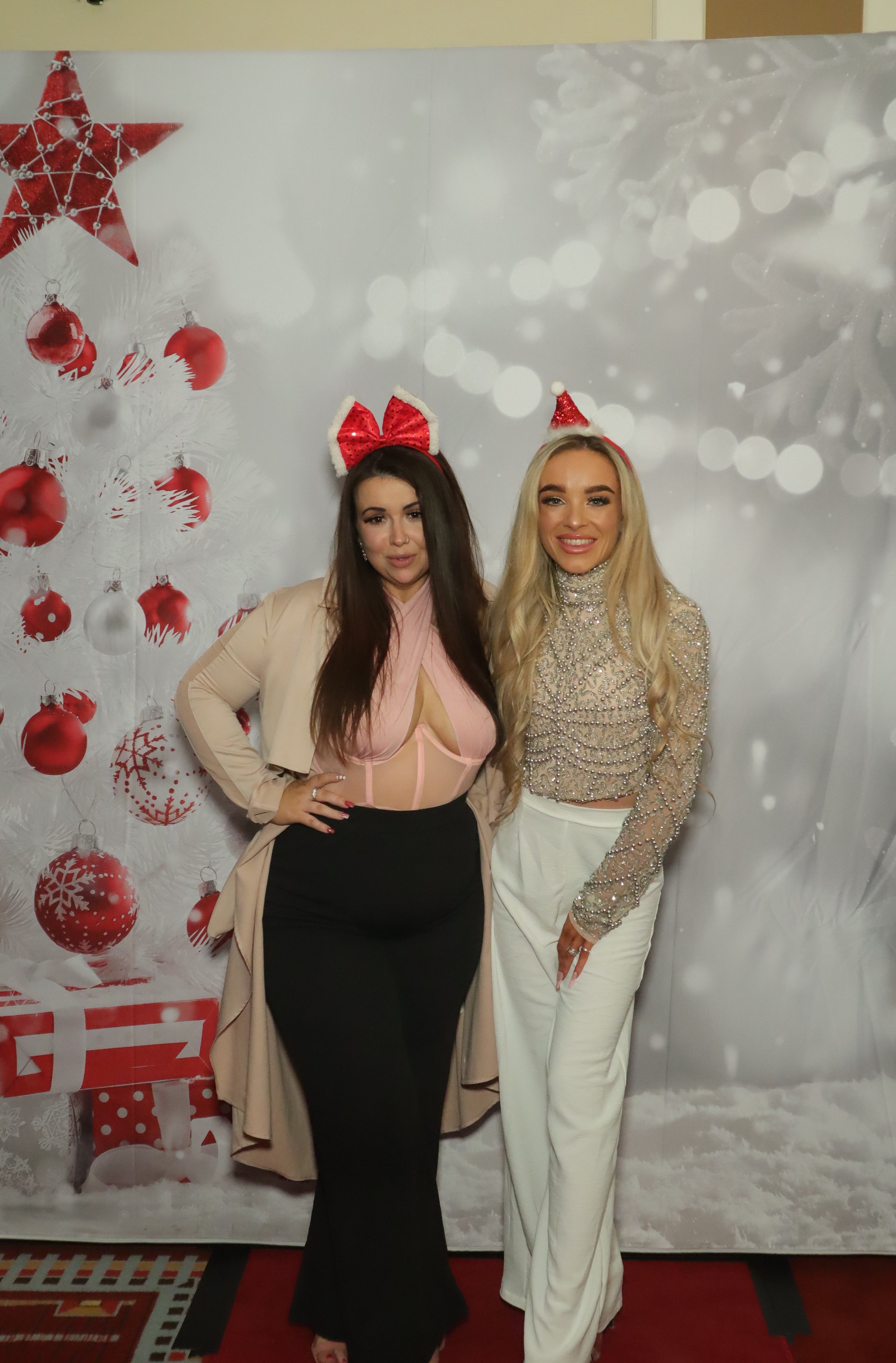LashBase Christmas Party 2021 | View more photos from the event at gallery.myphotoboothexperience.co.uk/u/MyPhotoBoothExperienceLtd/LashBase-Christmas-Party-2021