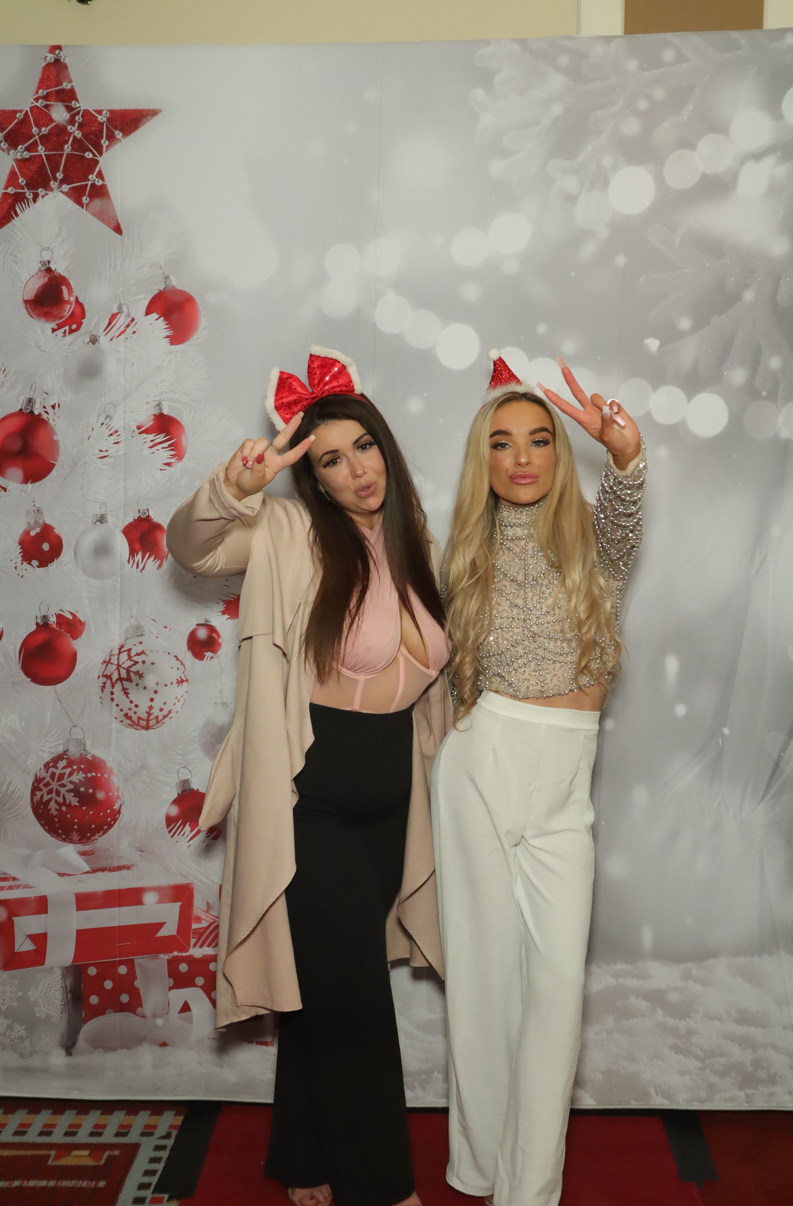 LashBase Christmas Party 2021 | View more photos from the event at gallery.myphotoboothexperience.co.uk/u/MyPhotoBoothExperienceLtd/LashBase-Christmas-Party-2021