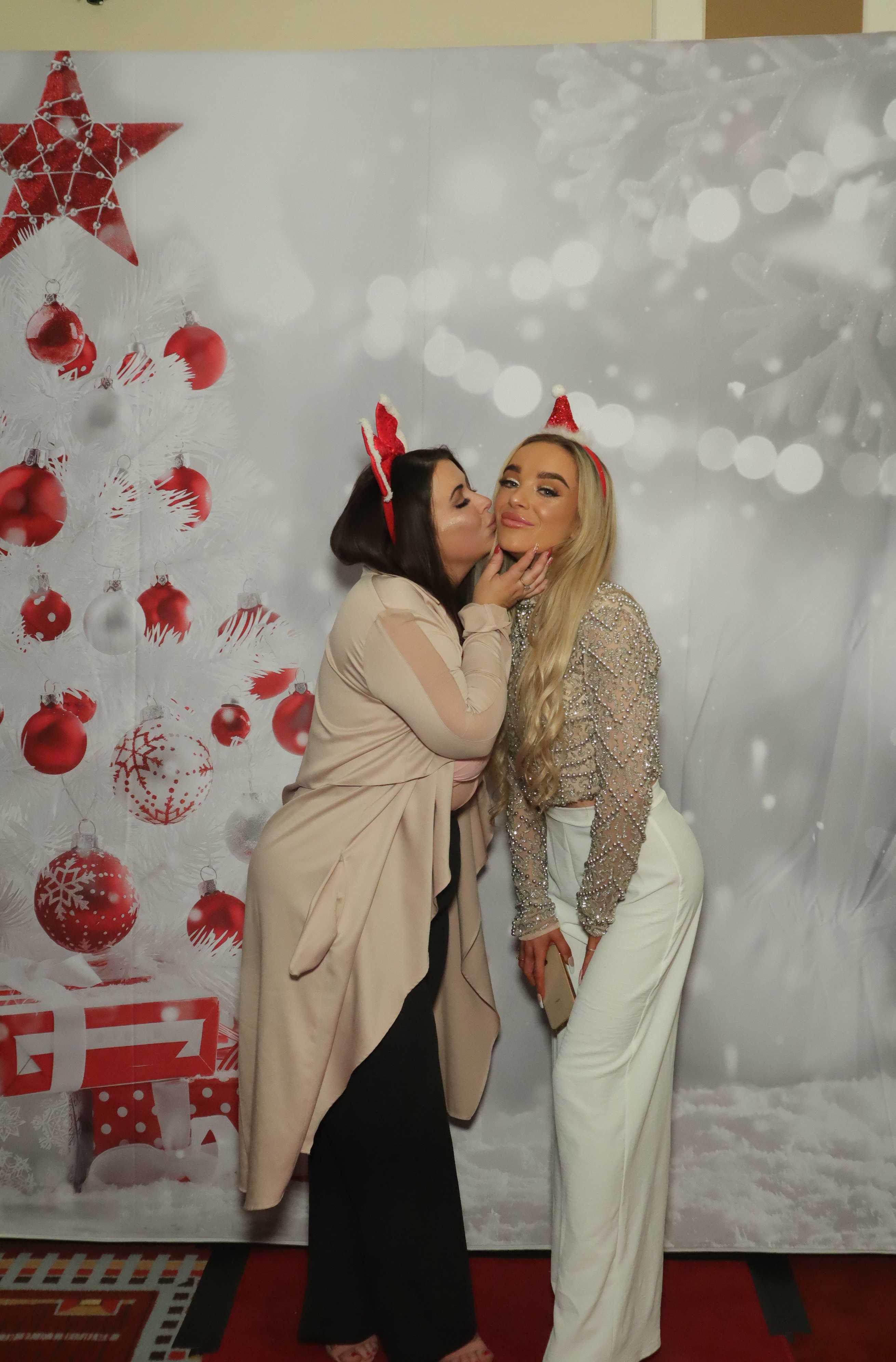LashBase Christmas Party 2021 | View more photos from the event at gallery.myphotoboothexperience.co.uk/u/MyPhotoBoothExperienceLtd/LashBase-Christmas-Party-2021
