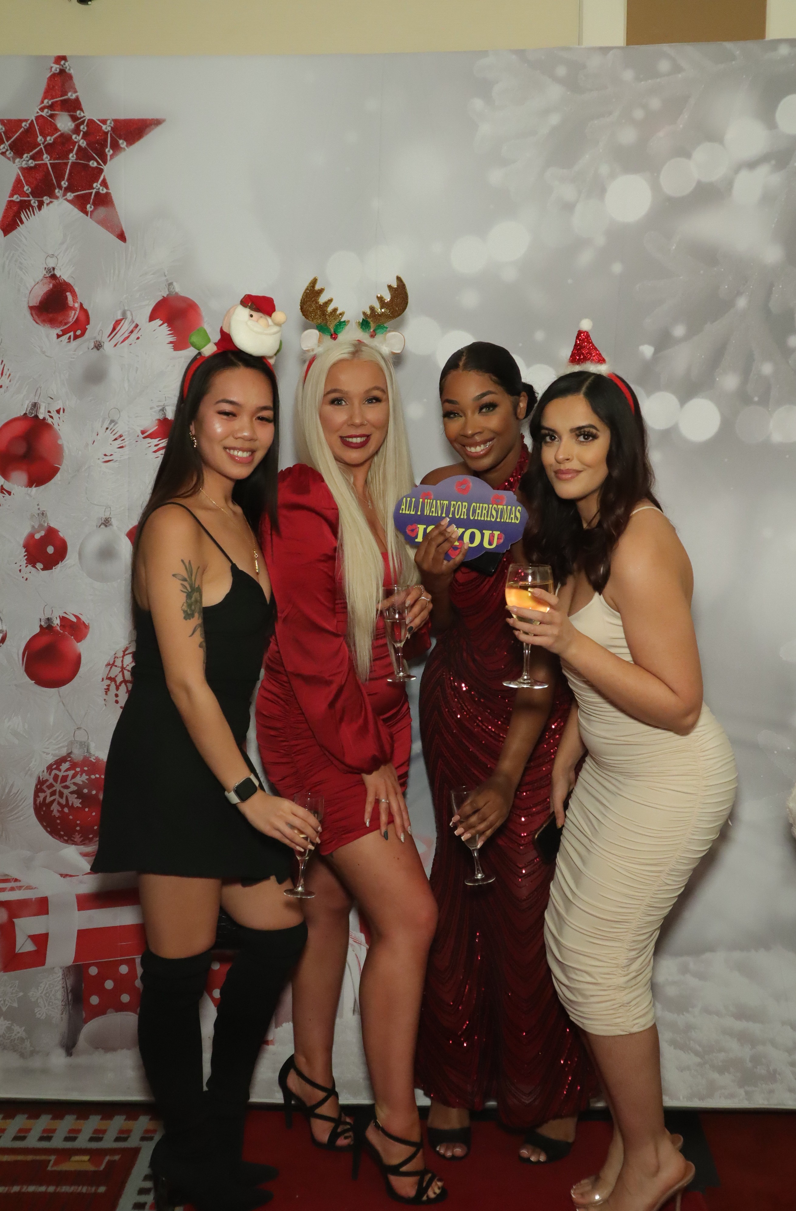 LashBase Christmas Party 2021 | View more photos from the event at gallery.myphotoboothexperience.co.uk/u/MyPhotoBoothExperienceLtd/LashBase-Christmas-Party-2021
