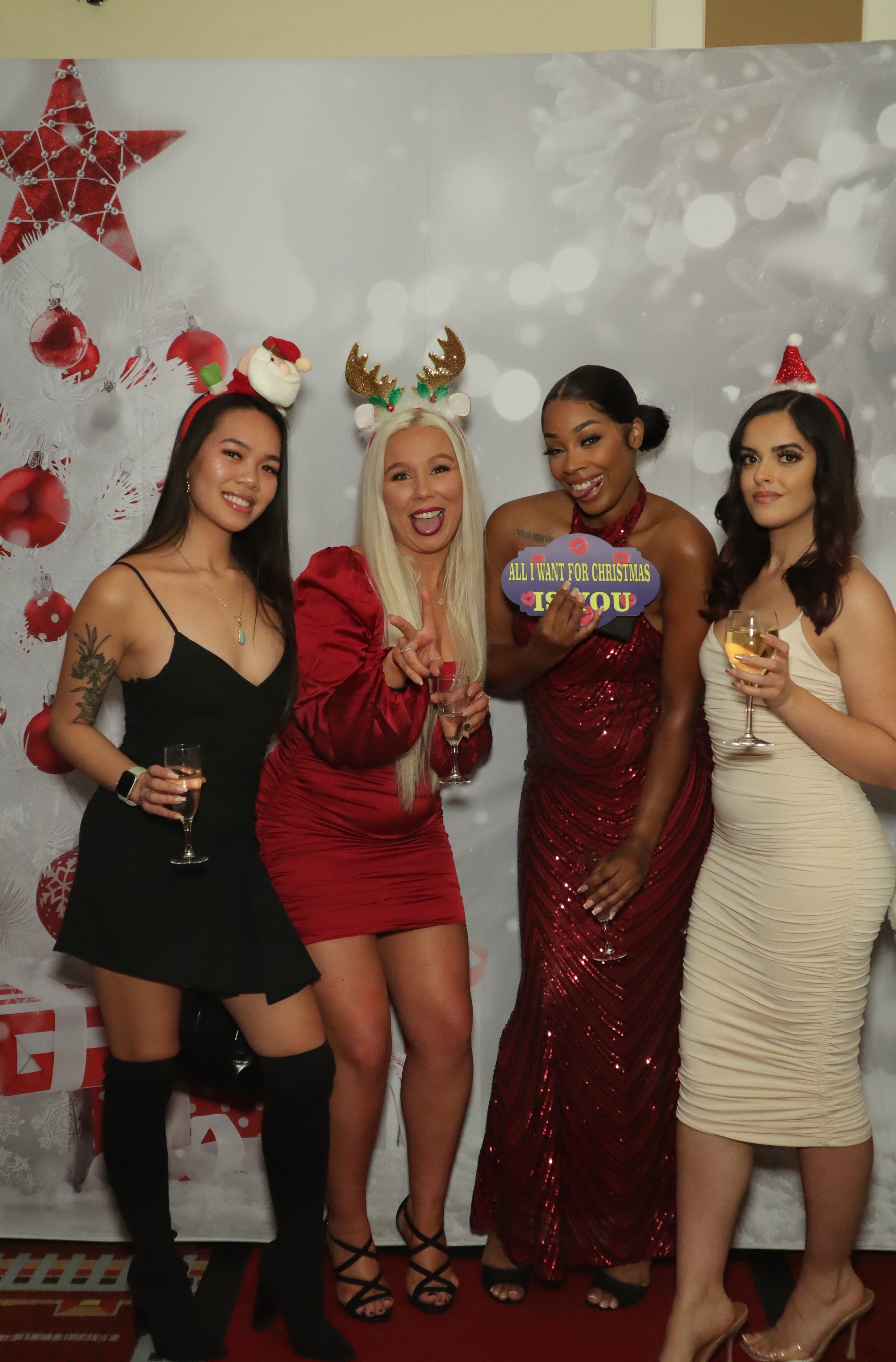 LashBase Christmas Party 2021 | View more photos from the event at gallery.myphotoboothexperience.co.uk/u/MyPhotoBoothExperienceLtd/LashBase-Christmas-Party-2021