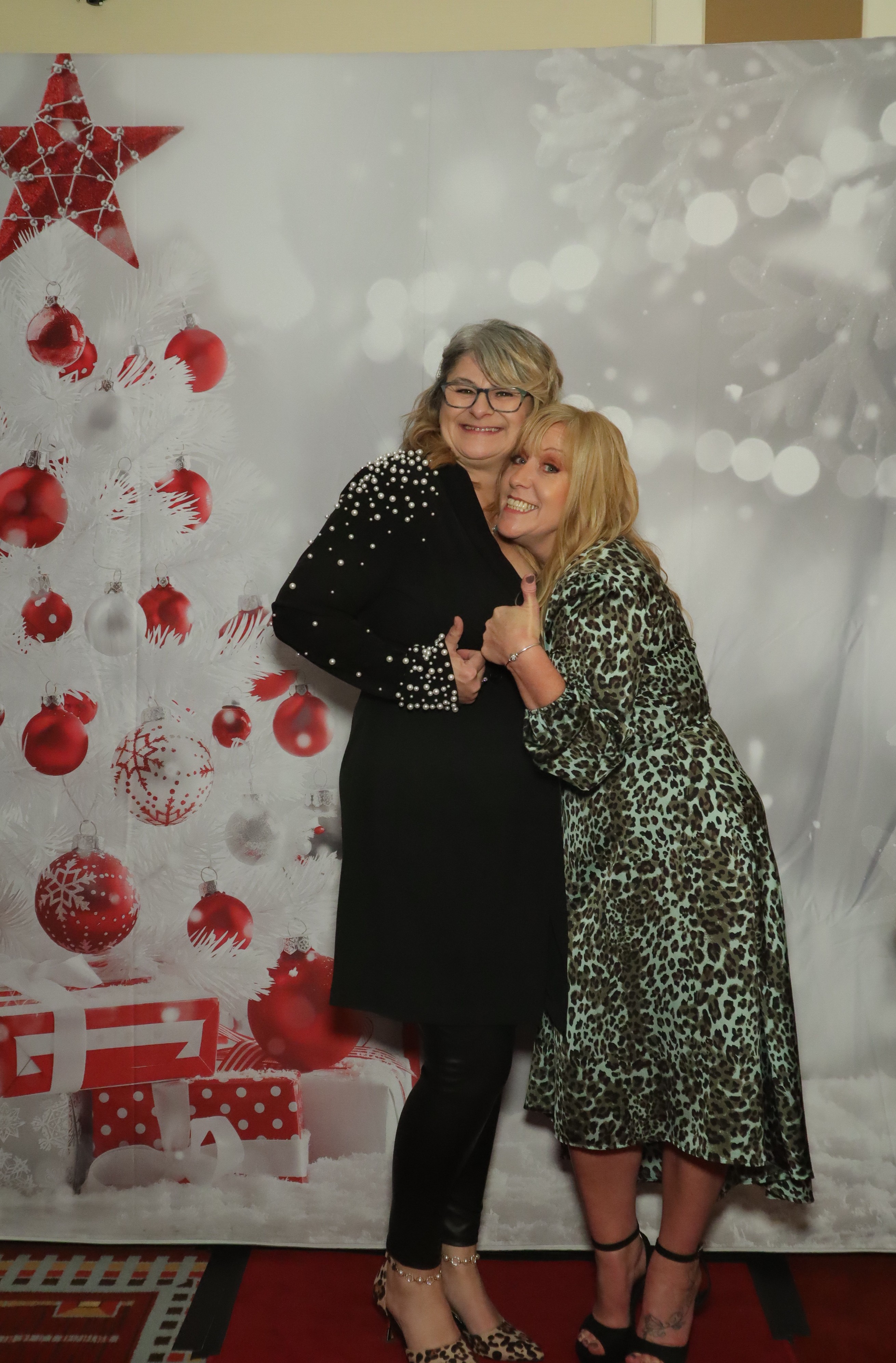LashBase Christmas Party 2021 | View more photos from the event at gallery.myphotoboothexperience.co.uk/u/MyPhotoBoothExperienceLtd/LashBase-Christmas-Party-2021