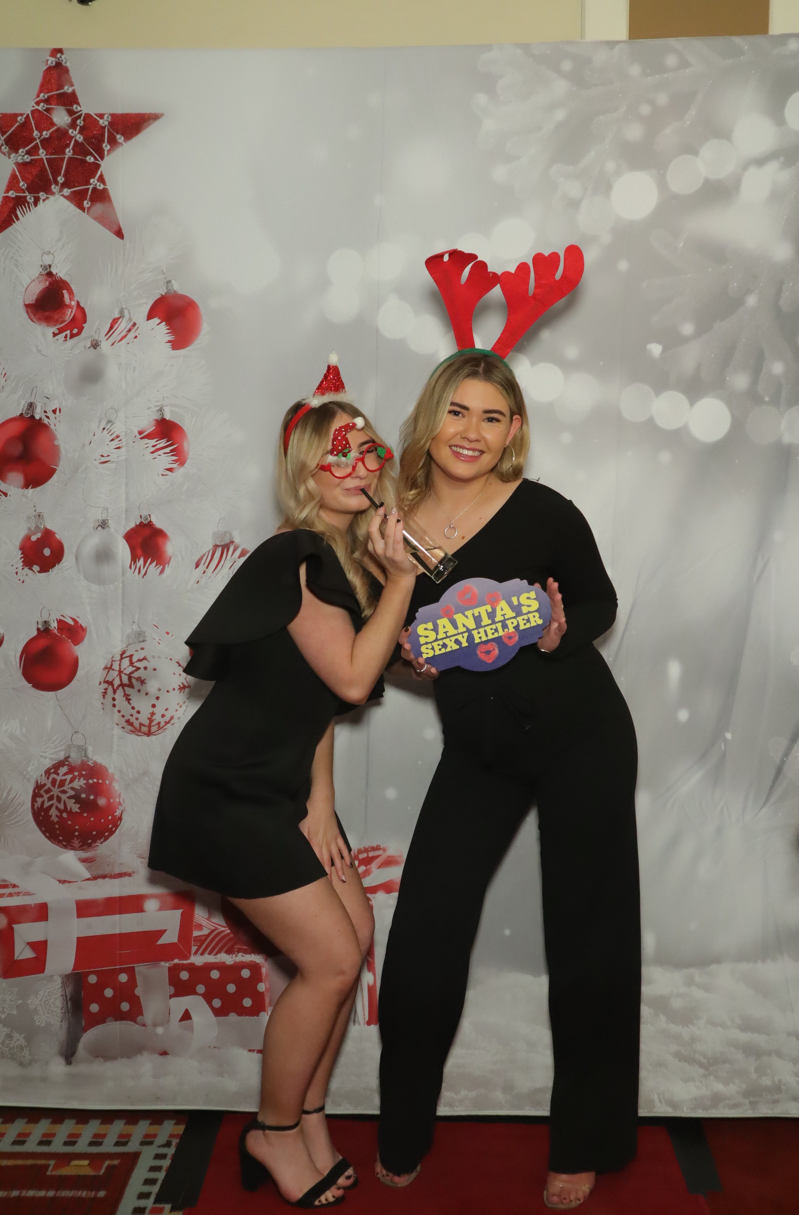 LashBase Christmas Party 2021 | View more photos from the event at gallery.myphotoboothexperience.co.uk/u/MyPhotoBoothExperienceLtd/LashBase-Christmas-Party-2021