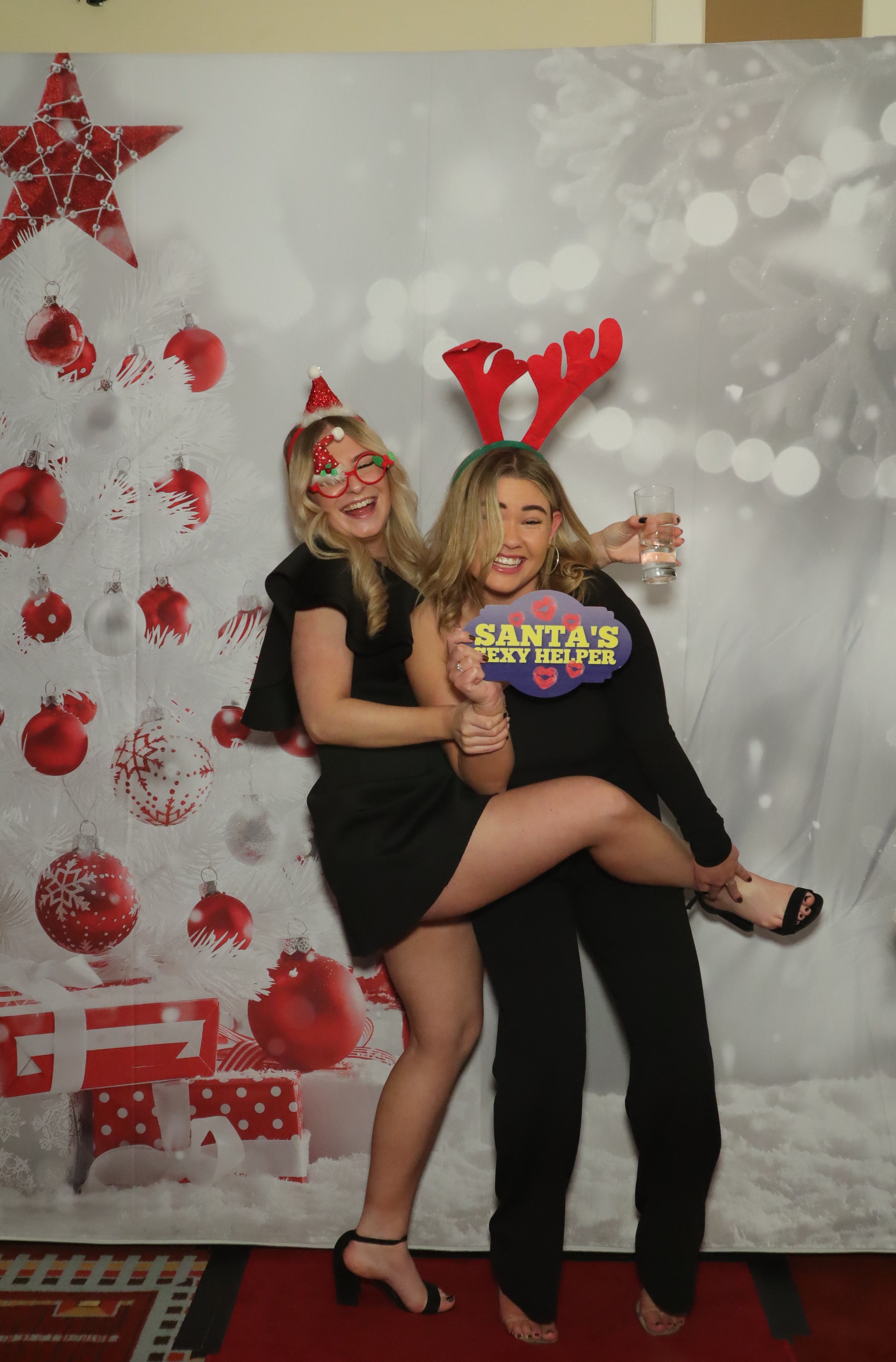 LashBase Christmas Party 2021 | View more photos from the event at gallery.myphotoboothexperience.co.uk/u/MyPhotoBoothExperienceLtd/LashBase-Christmas-Party-2021