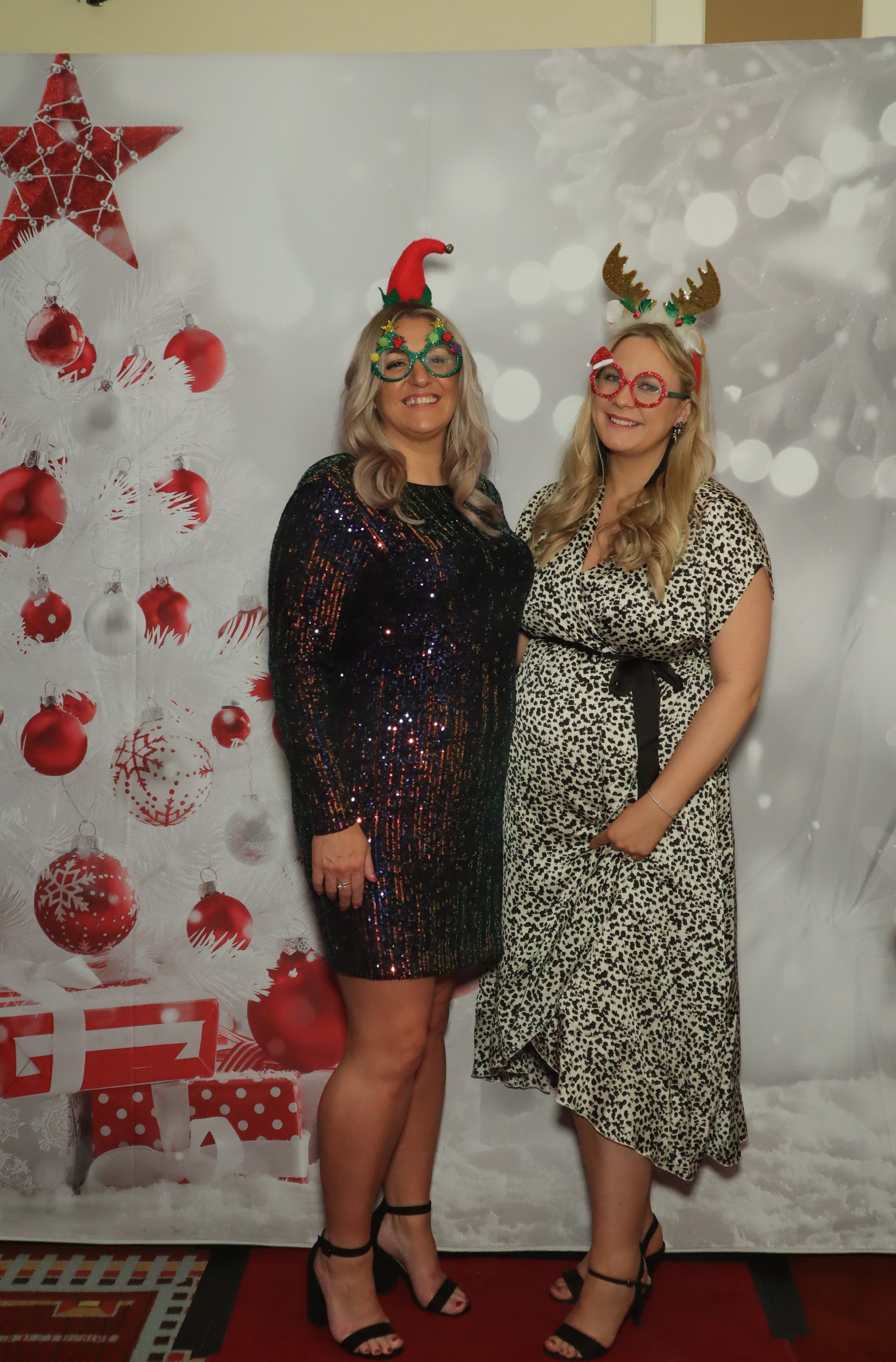 LashBase Christmas Party 2021 | View more photos from the event at gallery.myphotoboothexperience.co.uk/u/MyPhotoBoothExperienceLtd/LashBase-Christmas-Party-2021