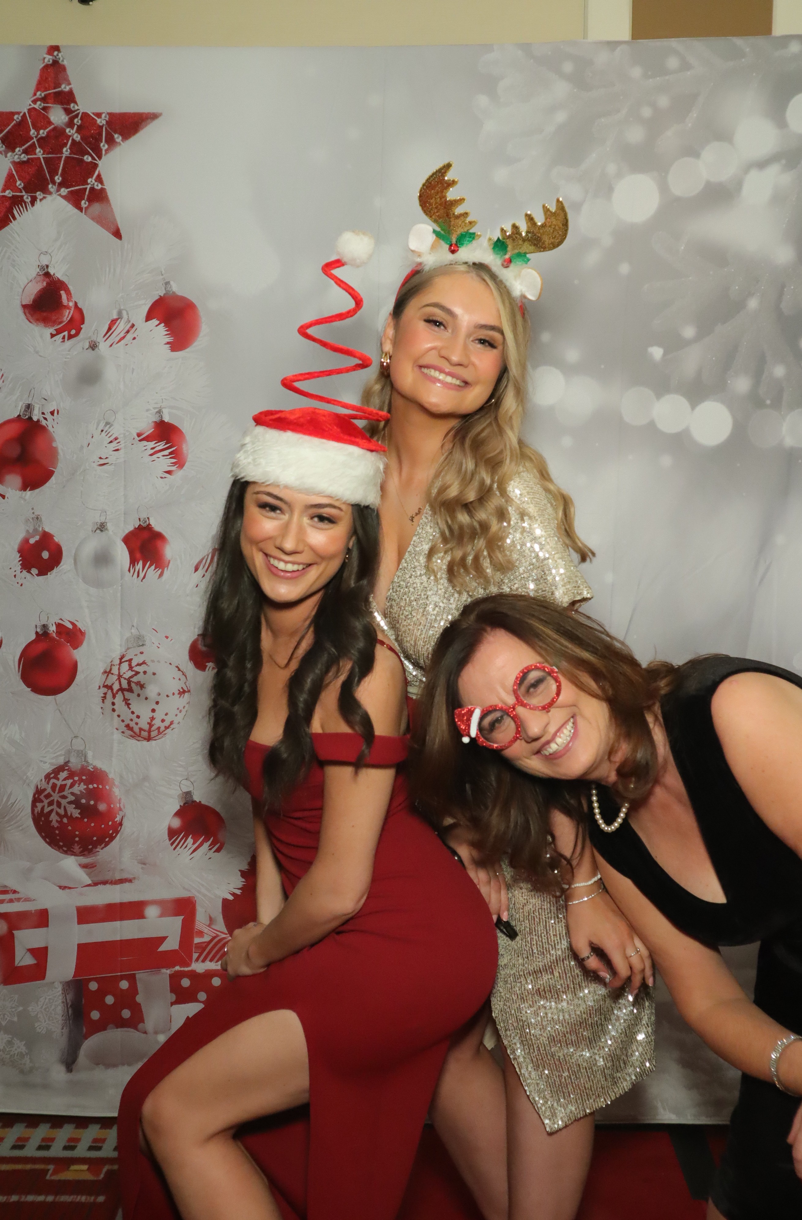 LashBase Christmas Party 2021 | View more photos from the event at gallery.myphotoboothexperience.co.uk/u/MyPhotoBoothExperienceLtd/LashBase-Christmas-Party-2021