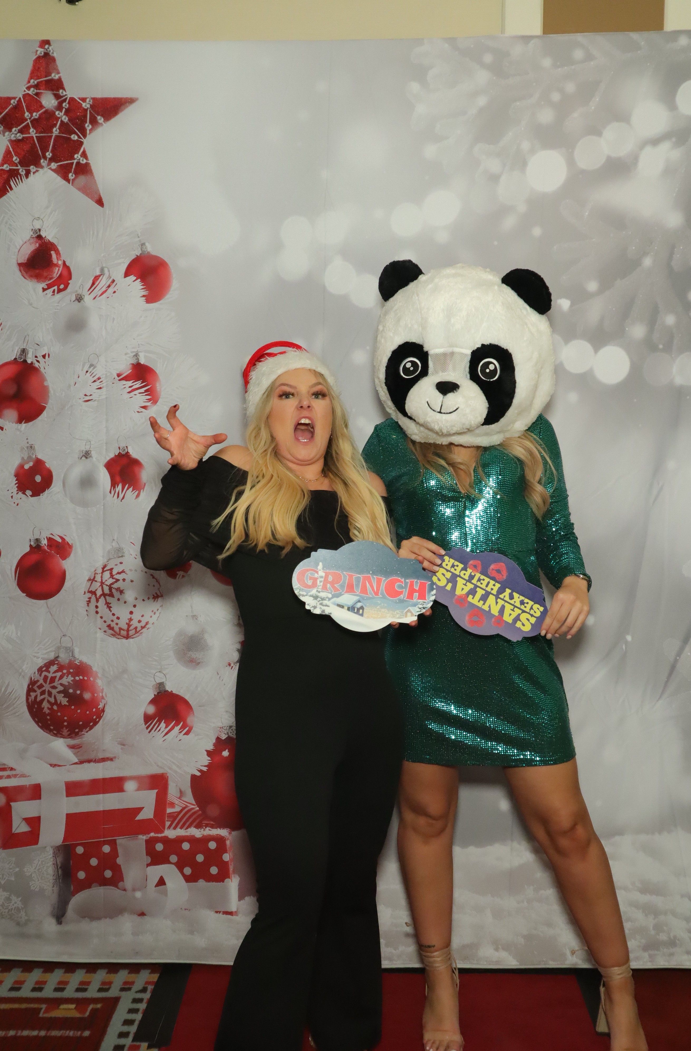 LashBase Christmas Party 2021 | View more photos from the event at gallery.myphotoboothexperience.co.uk/u/MyPhotoBoothExperienceLtd/LashBase-Christmas-Party-2021