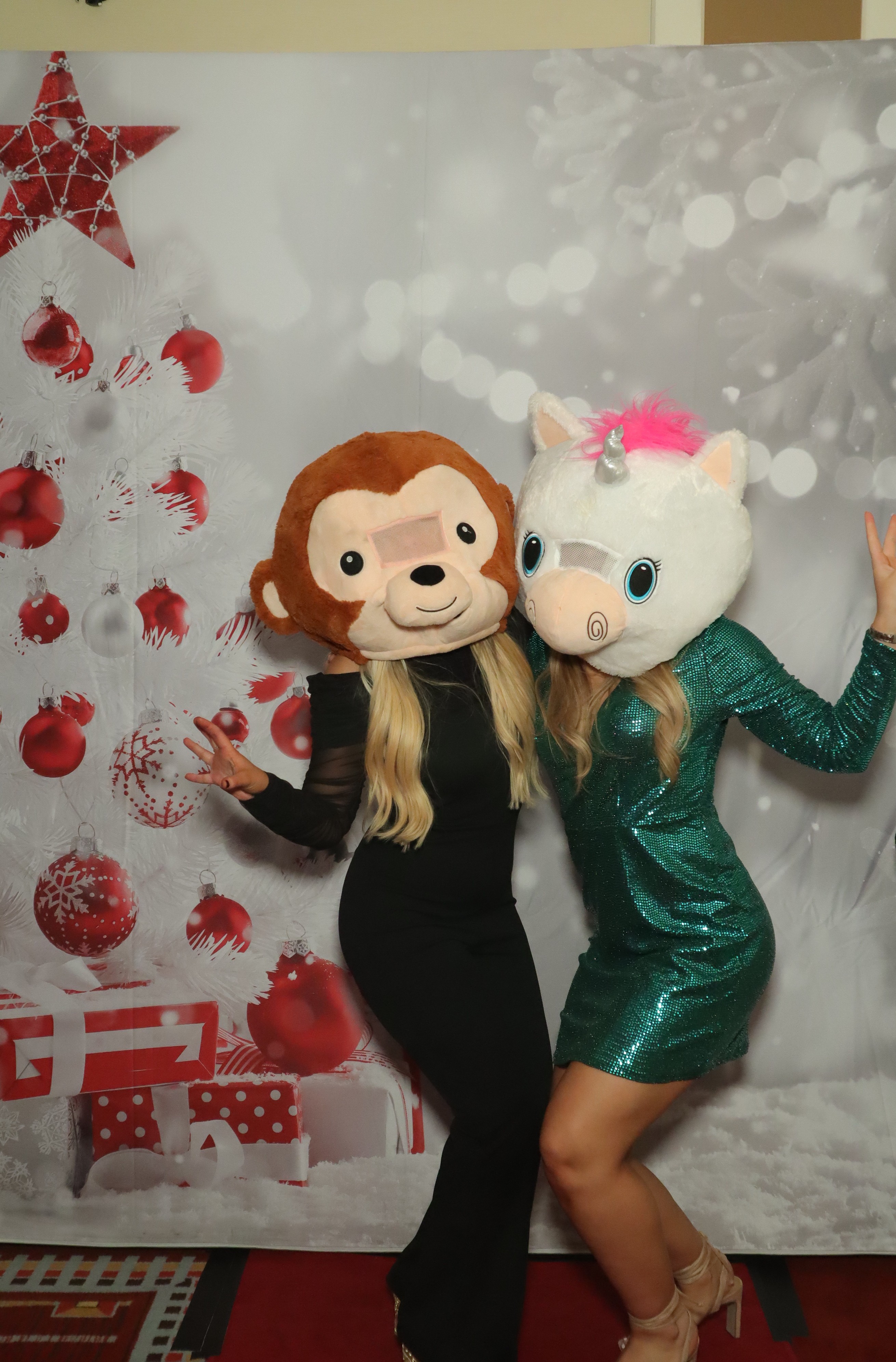 LashBase Christmas Party 2021 | View more photos from the event at gallery.myphotoboothexperience.co.uk/u/MyPhotoBoothExperienceLtd/LashBase-Christmas-Party-2021