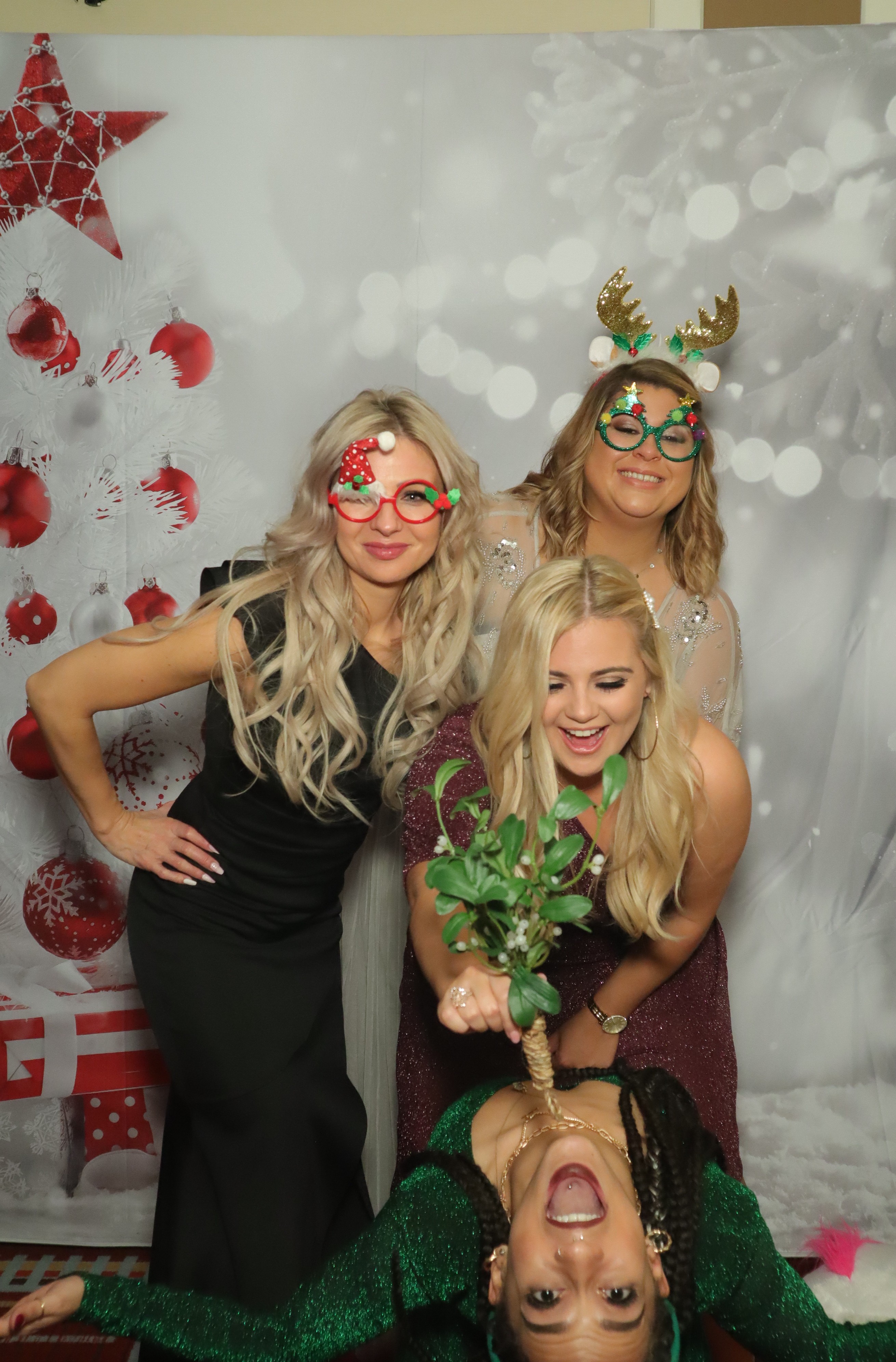 LashBase Christmas Party 2021 | View more photos from the event at gallery.myphotoboothexperience.co.uk/u/MyPhotoBoothExperienceLtd/LashBase-Christmas-Party-2021