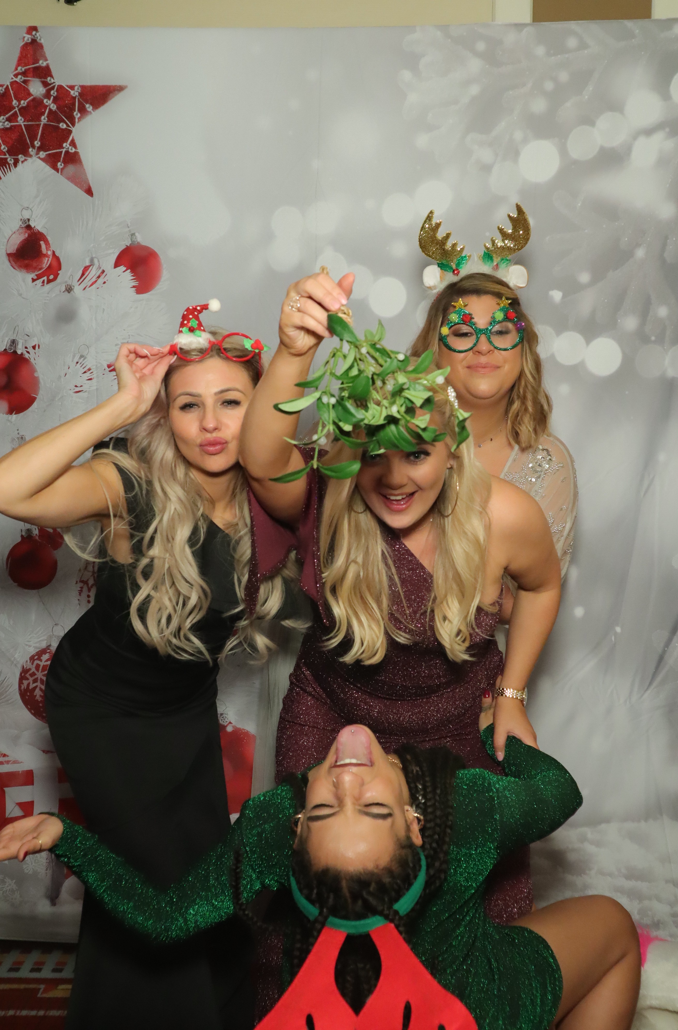 LashBase Christmas Party 2021 | View more photos from the event at gallery.myphotoboothexperience.co.uk/u/MyPhotoBoothExperienceLtd/LashBase-Christmas-Party-2021