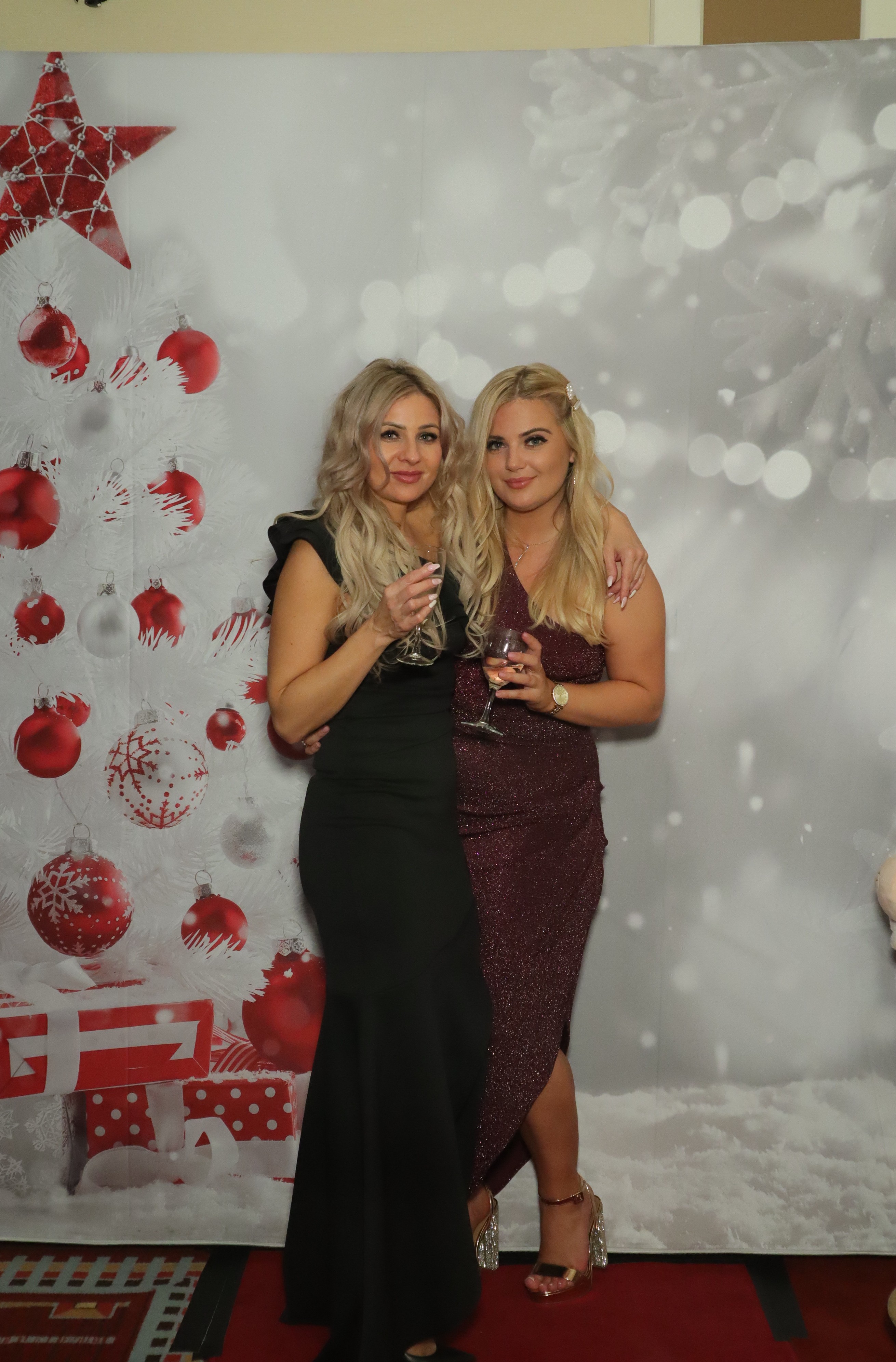 LashBase Christmas Party 2021 | View more photos from the event at gallery.myphotoboothexperience.co.uk/u/MyPhotoBoothExperienceLtd/LashBase-Christmas-Party-2021