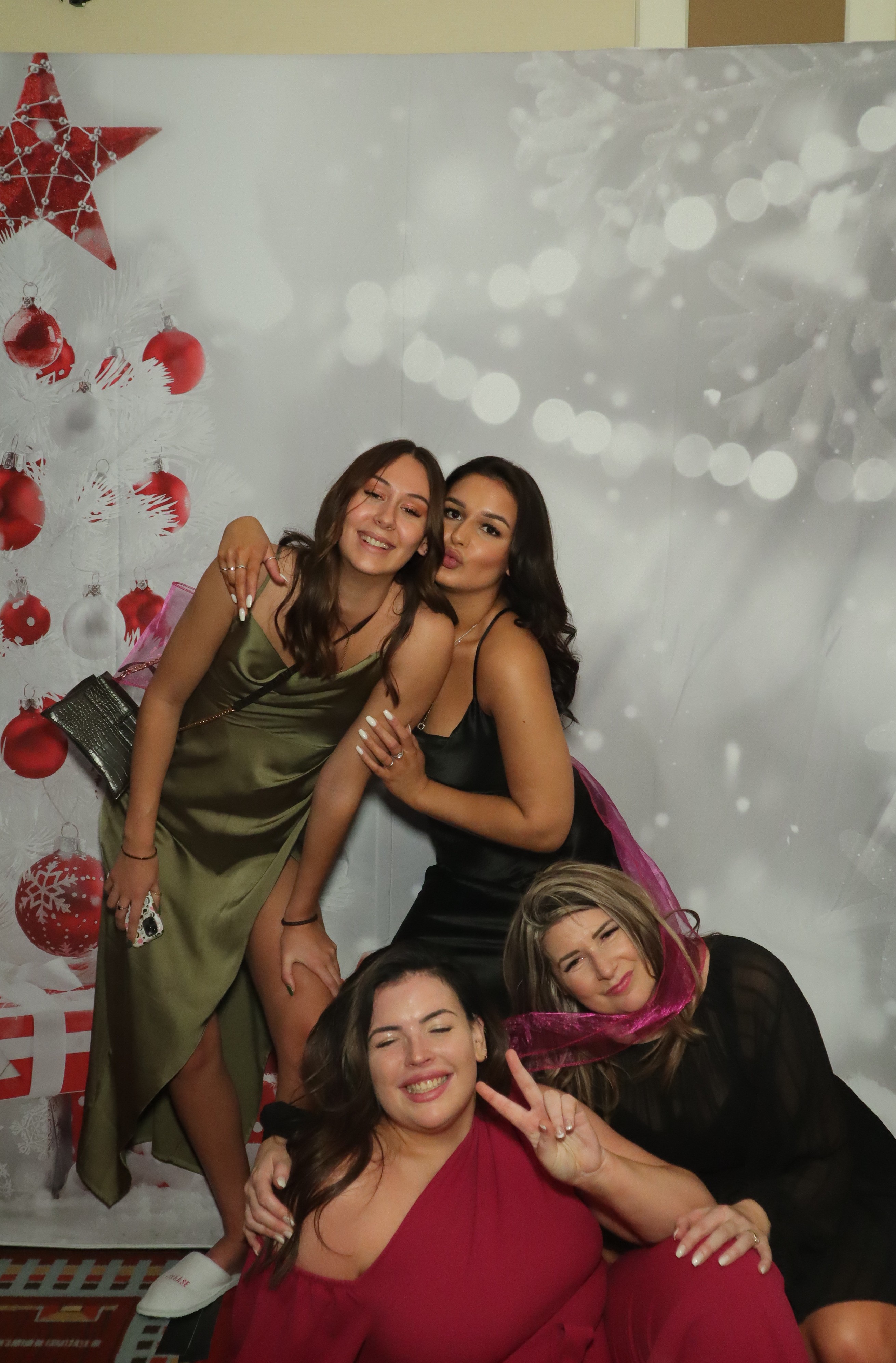 LashBase Christmas Party 2021 | View more photos from the event at gallery.myphotoboothexperience.co.uk/u/MyPhotoBoothExperienceLtd/LashBase-Christmas-Party-2021