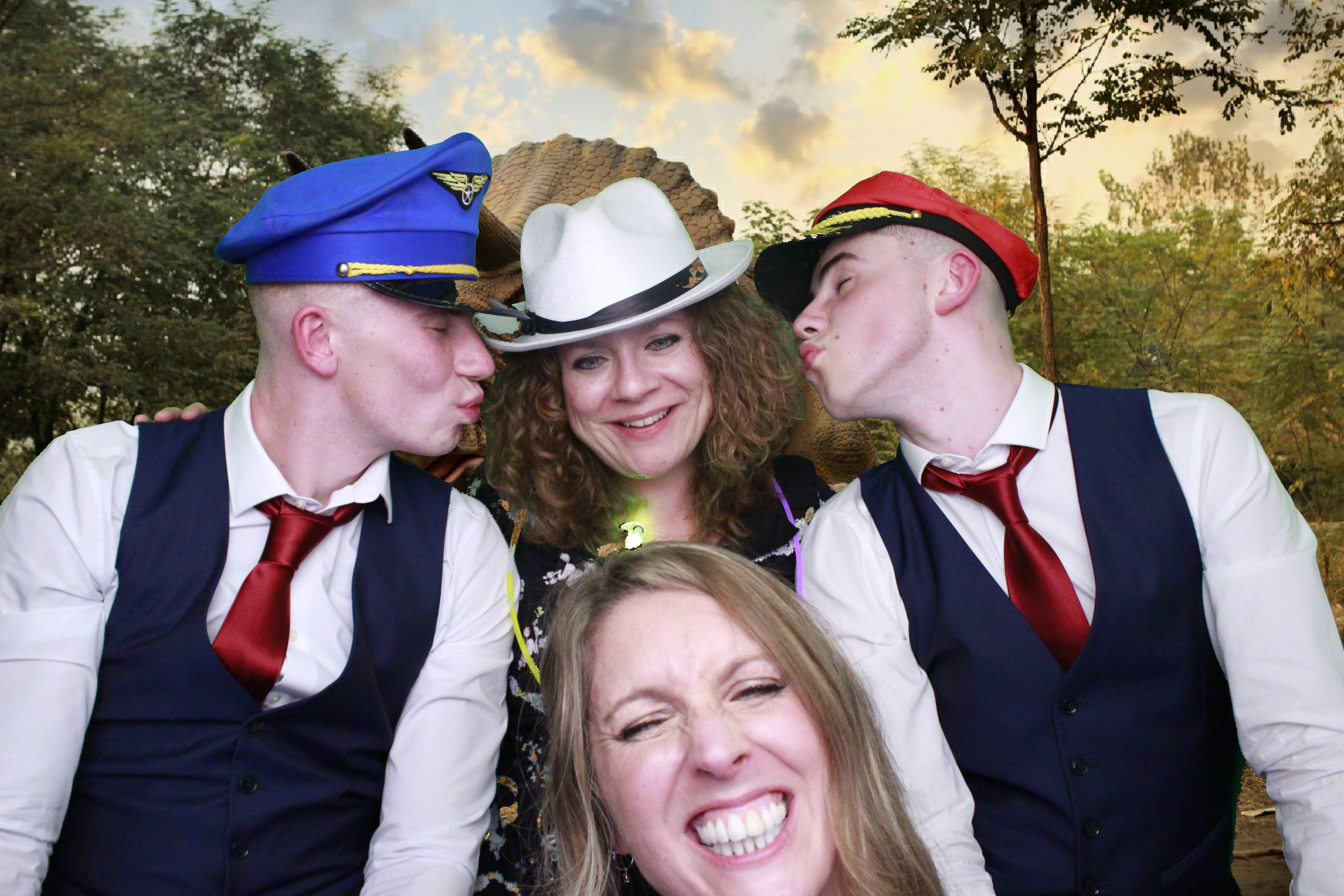 Michelle & David's Wedding  | View more photos from the event at gallery.myphotoboothexperience.co.uk/u/MyPhotoBoothExperienceLtd/Michelle-Davids-Wedding