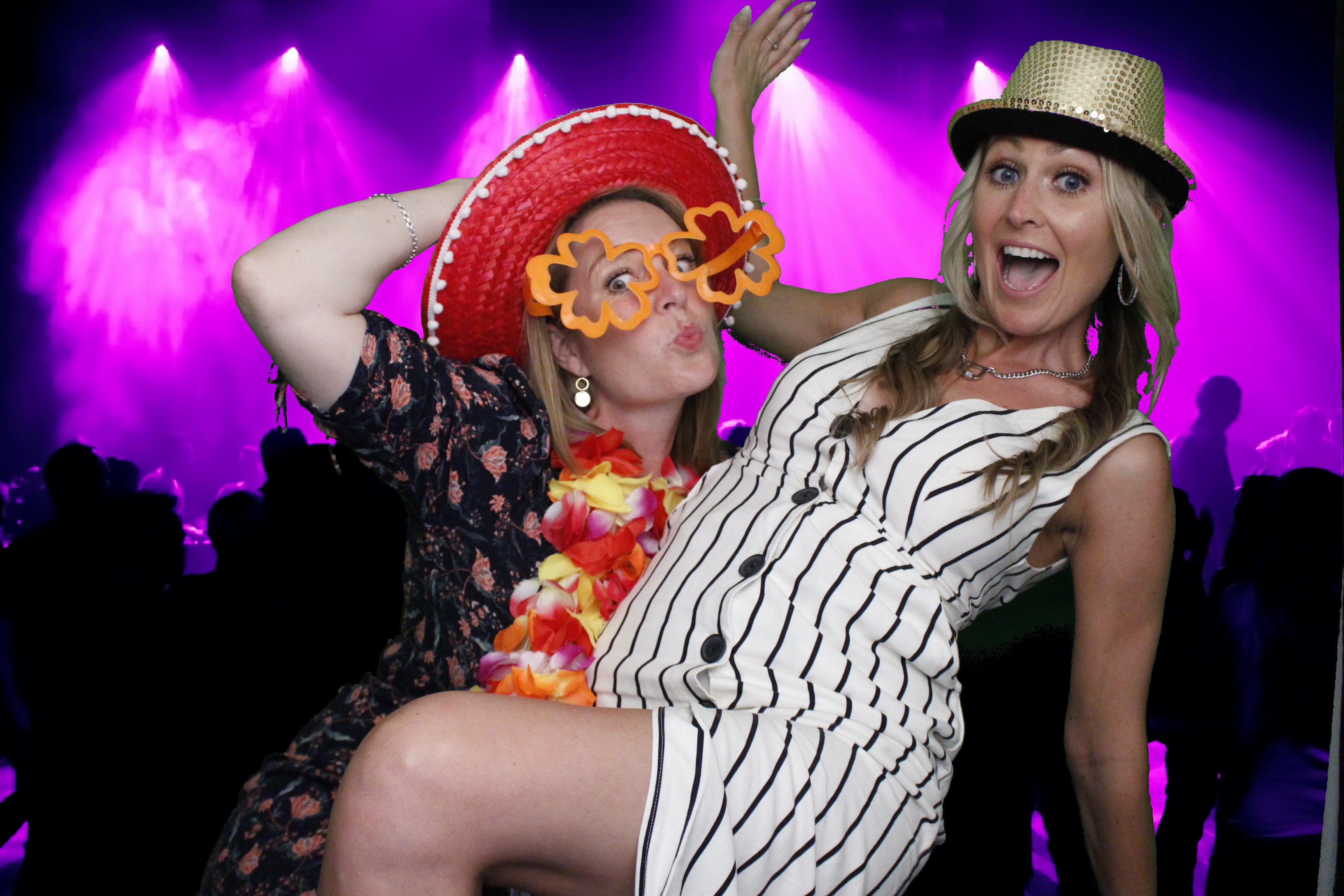New Horizons end of year party | View more photos from the event at gallery.myphotoboothexperience.co.uk/u/MyPhotoBoothExperienceLtd/New-Horizons-end-of-year-party