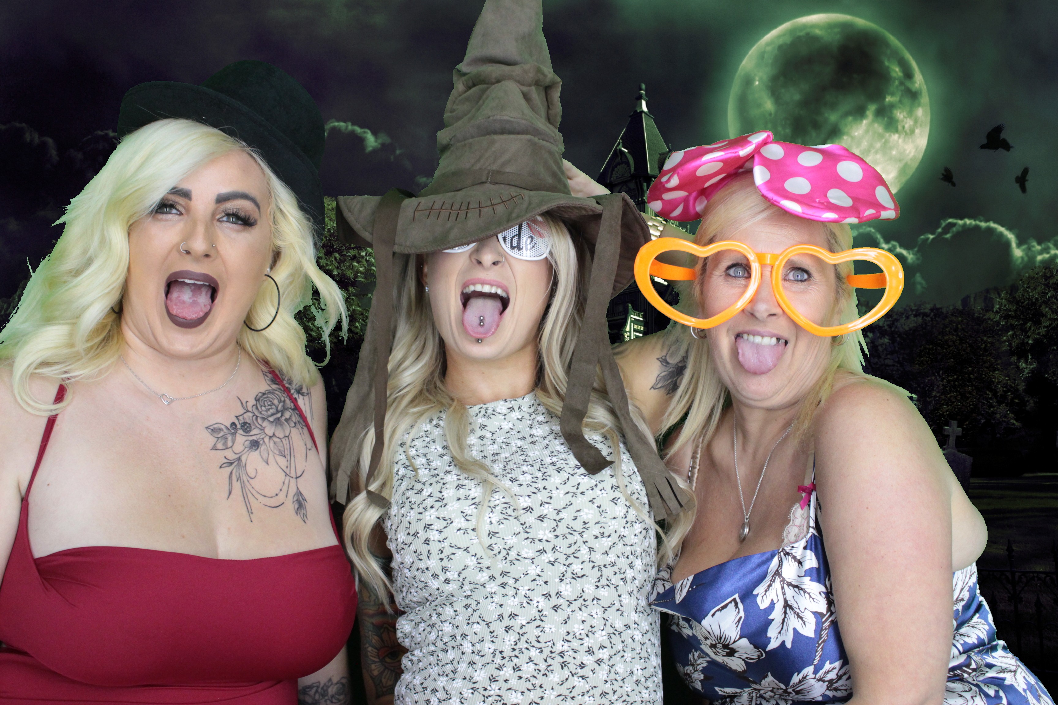 Nicky & Becky's Wedding  | View more photos from the event at gallery.myphotoboothexperience.co.uk/u/MyPhotoBoothExperienceLtd/Nicky-Beckys-Wedding