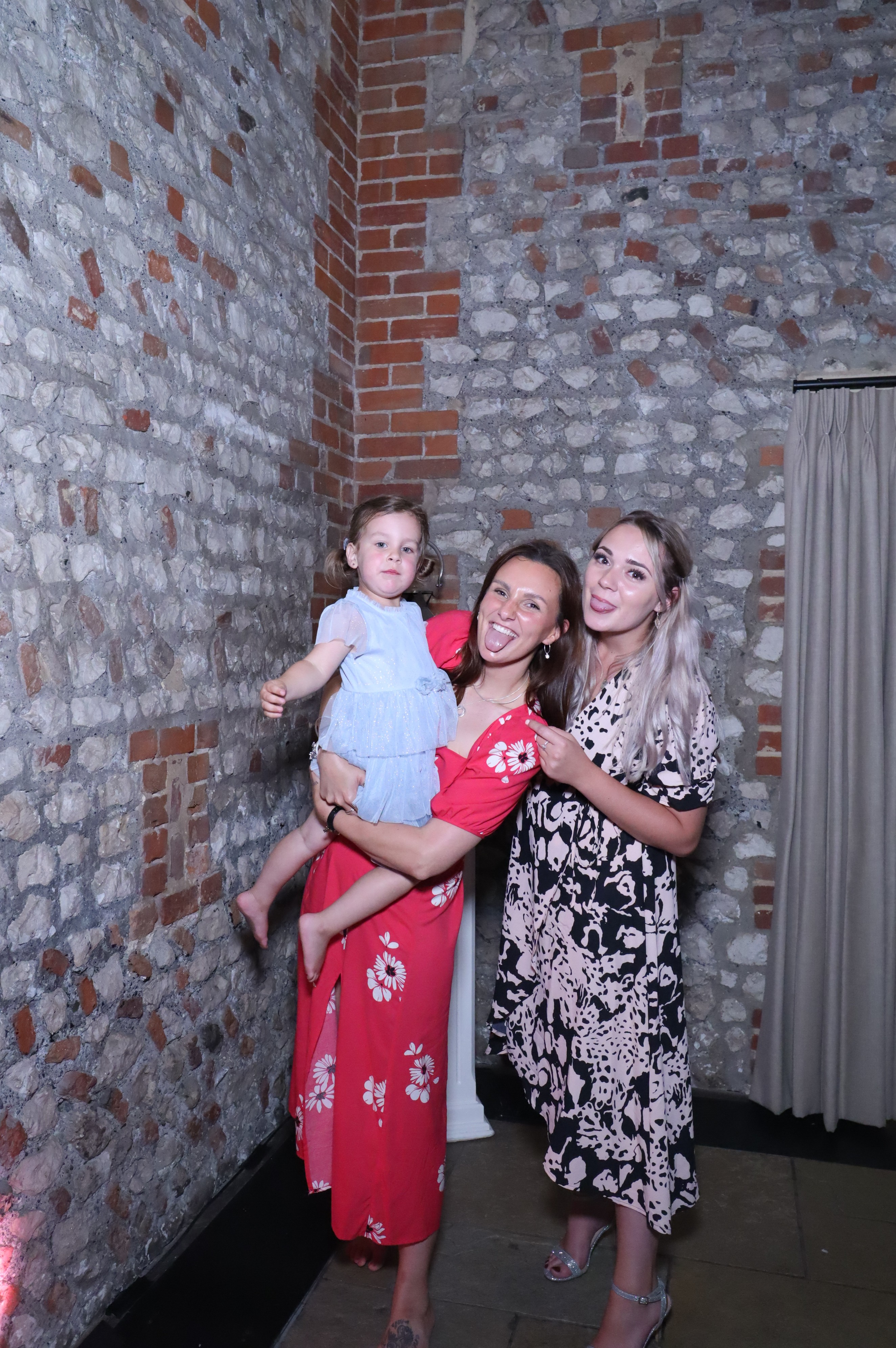 Oliver and Megan's Wedding | View more photos from the event at gallery.myphotoboothexperience.co.uk/u/MyPhotoBoothExperienceLtd/Oliver-and-Megans-Wedding